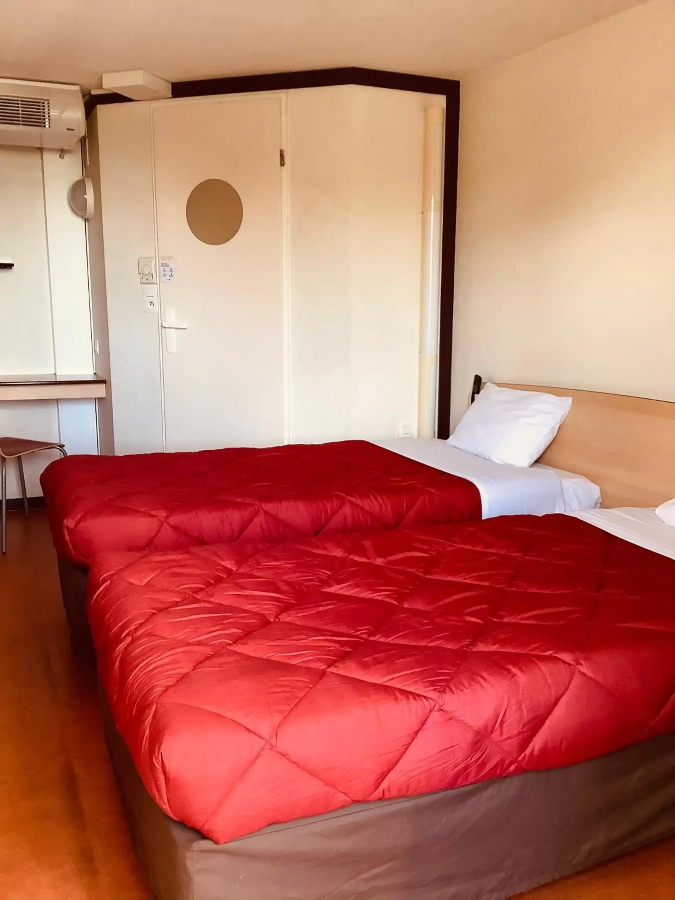 Bedroom, Bed in Première Classe Chateauroux - Saint Maur