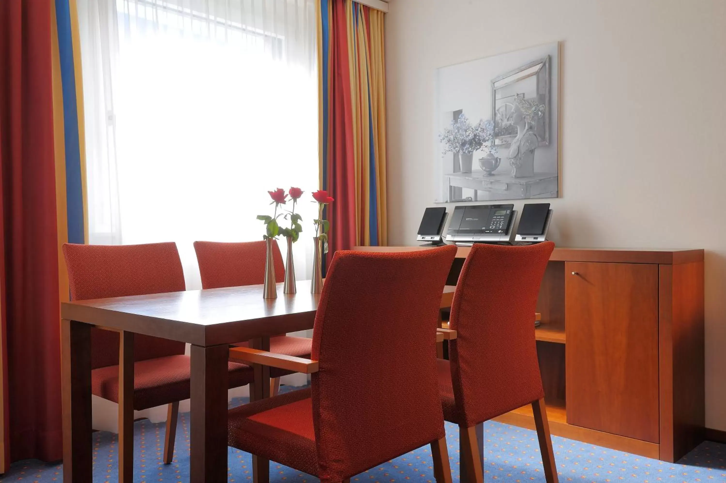 Seating area, Dining Area in Radisson Blu Hotel, St. Gallen