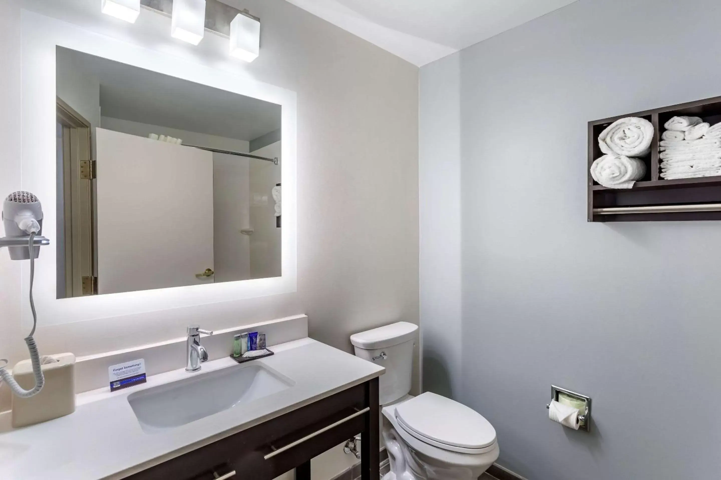 Bathroom in MainStay Suites Lebanon - Nashville Area