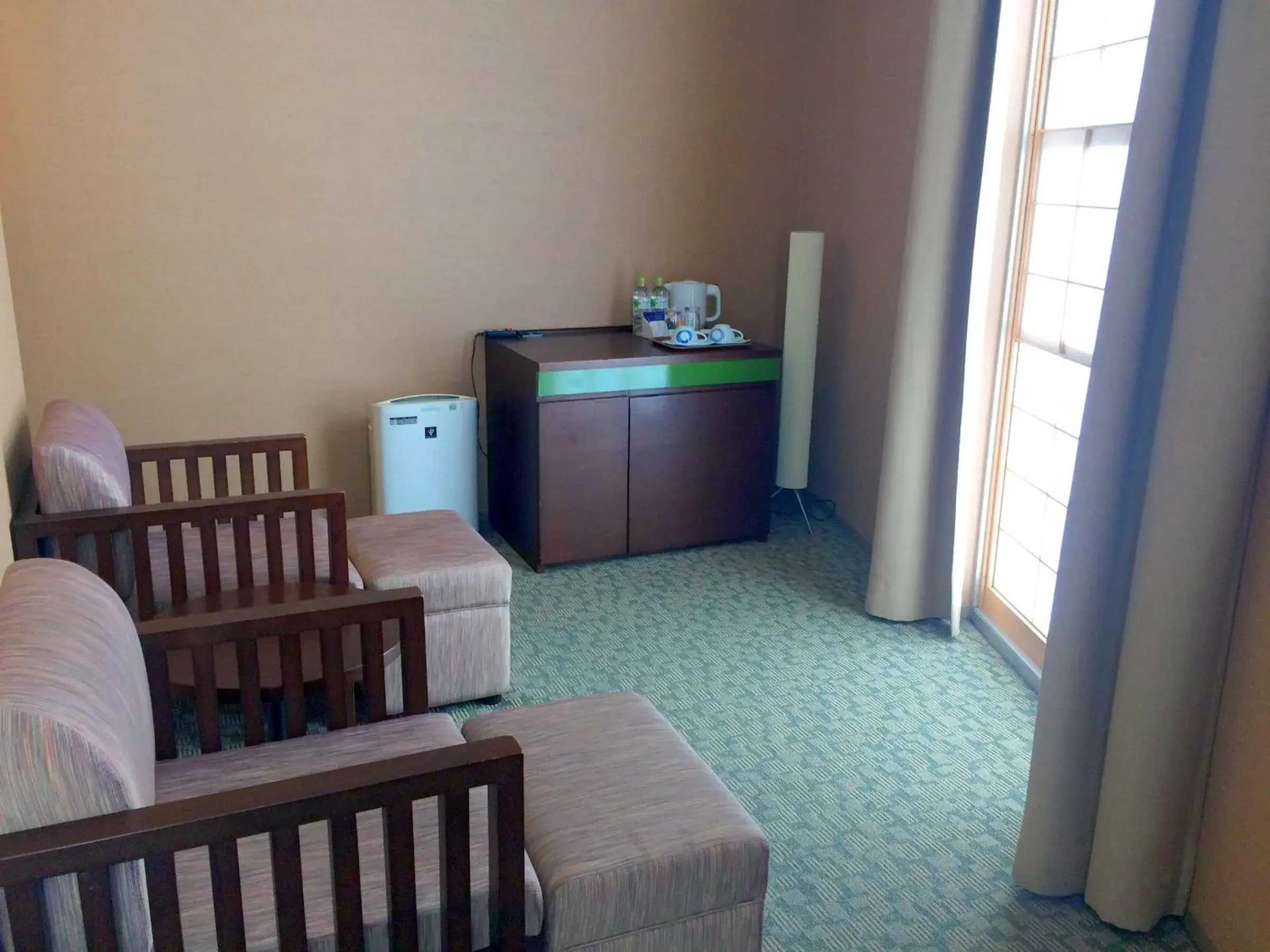 Photo of the whole room, Seating Area in Hotel Vista Premio Kyoto Kawaramachi St