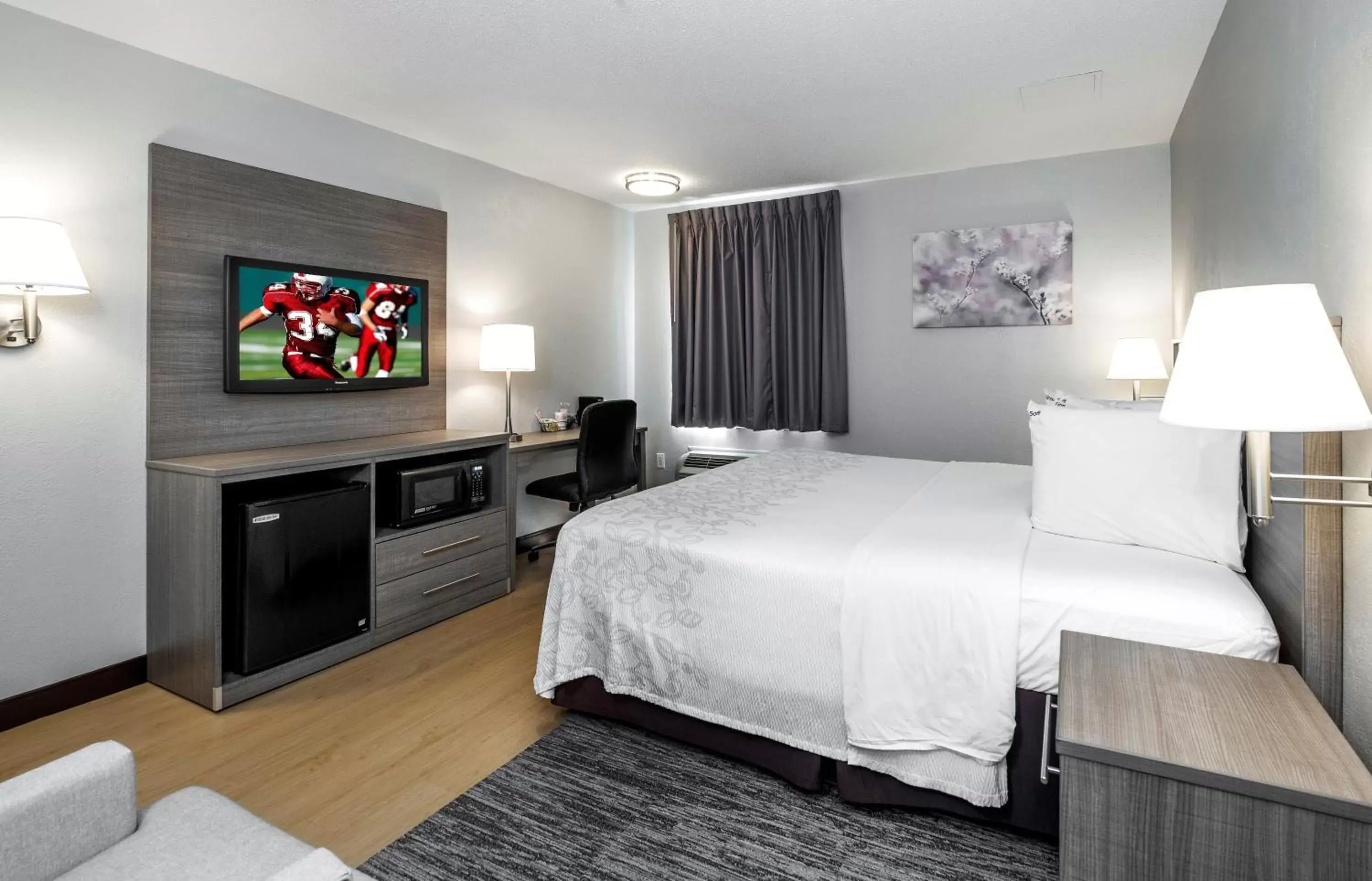 Photo of the whole room, Bed in Red Roof Inn PLUS Boston - Mansfield - Foxboro Photo of the whole room, Bed in Red Roof Inn PLUS Boston - Mansfield - Foxboro