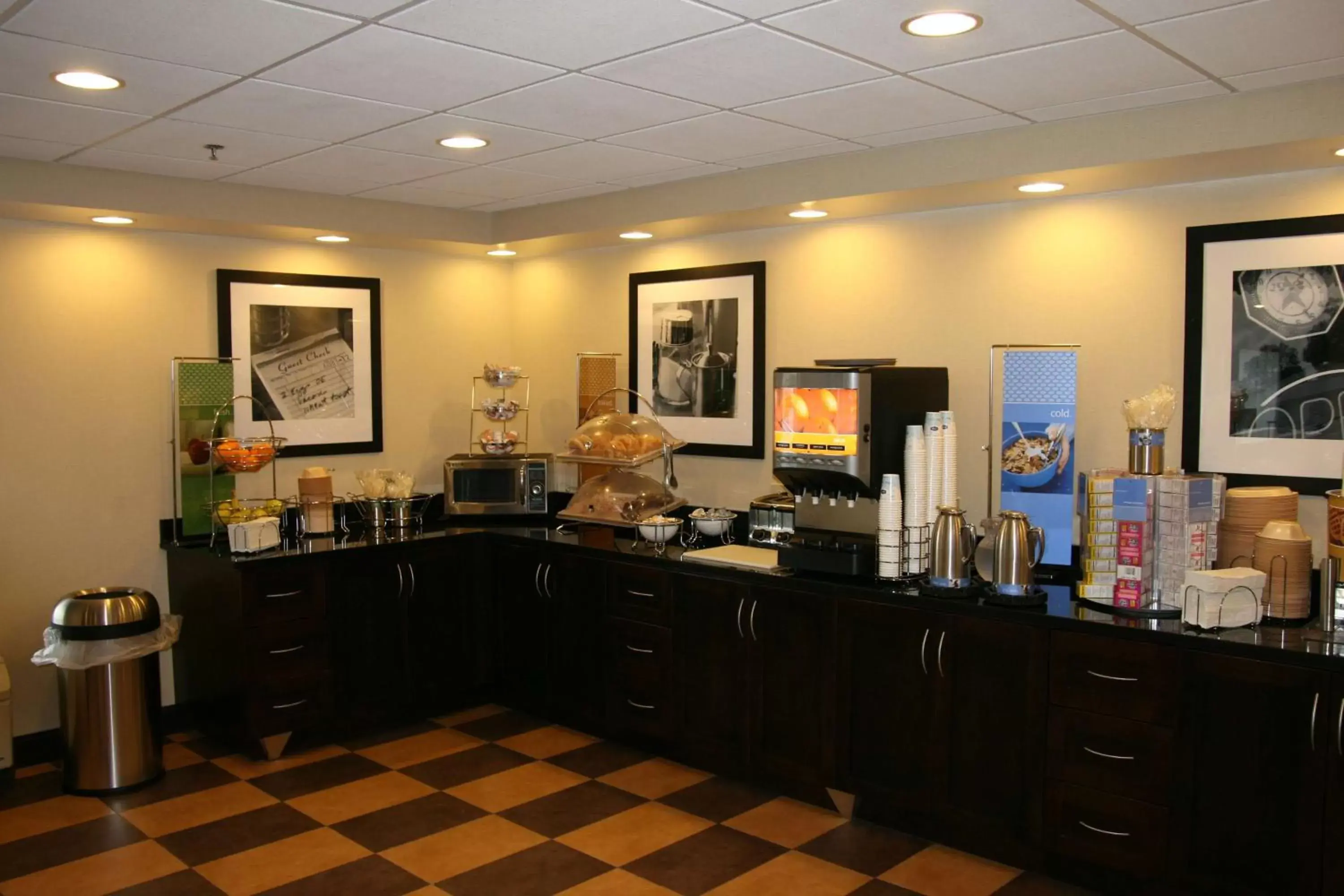 Dining area, Restaurant/Places to Eat in Hampton Inn Uniontown