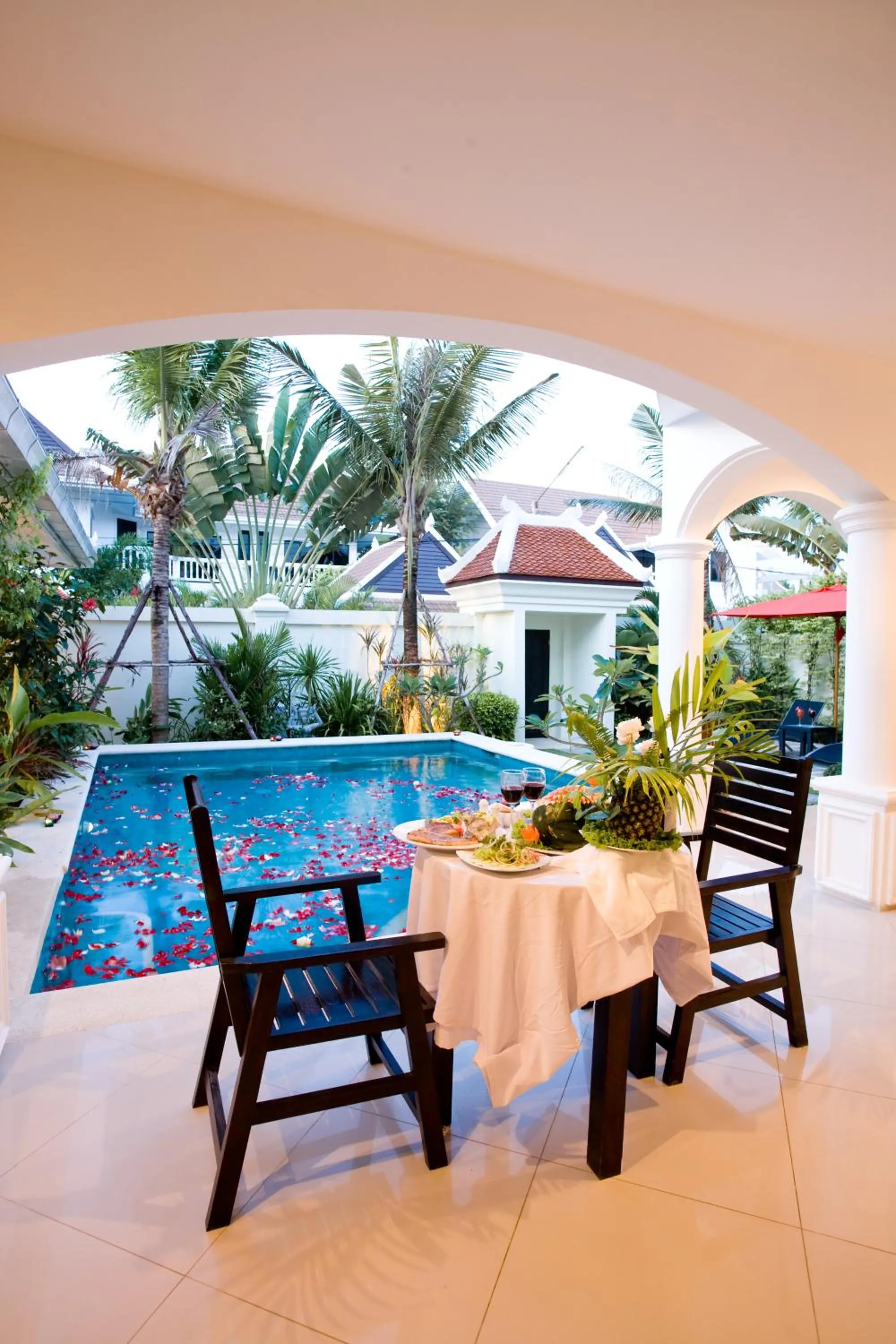 Swimming pool in Palm Grove Resort, Pattaya