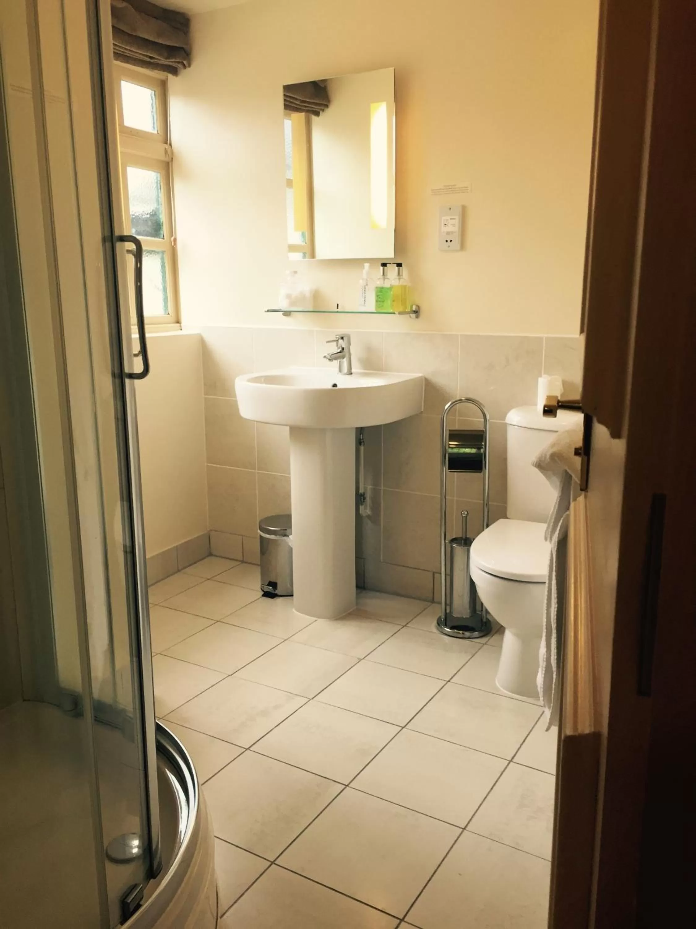 Shower in The Waterman's Arms