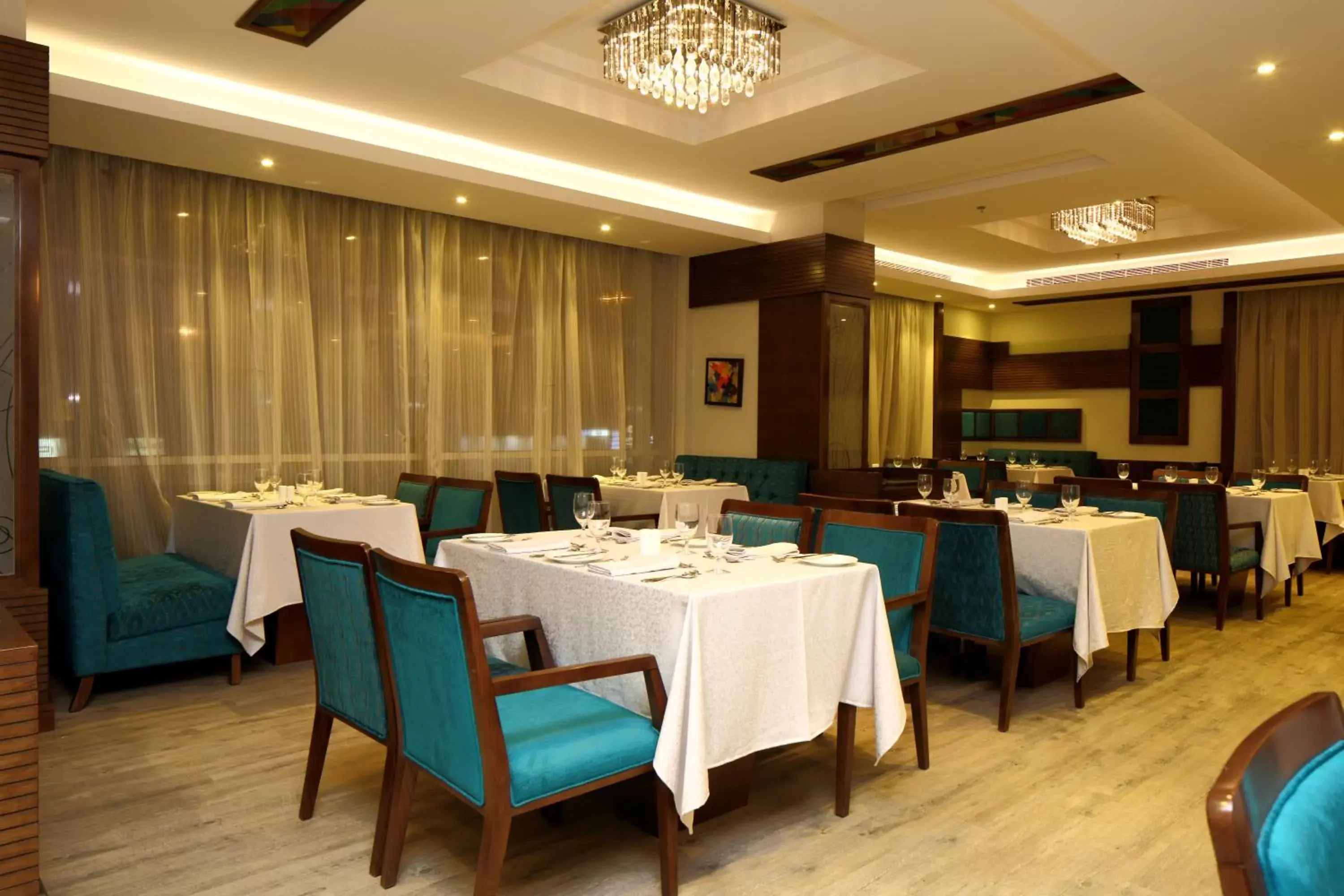 On site, Restaurant/Places to Eat in Swiss International Royal Hotel Riyadh