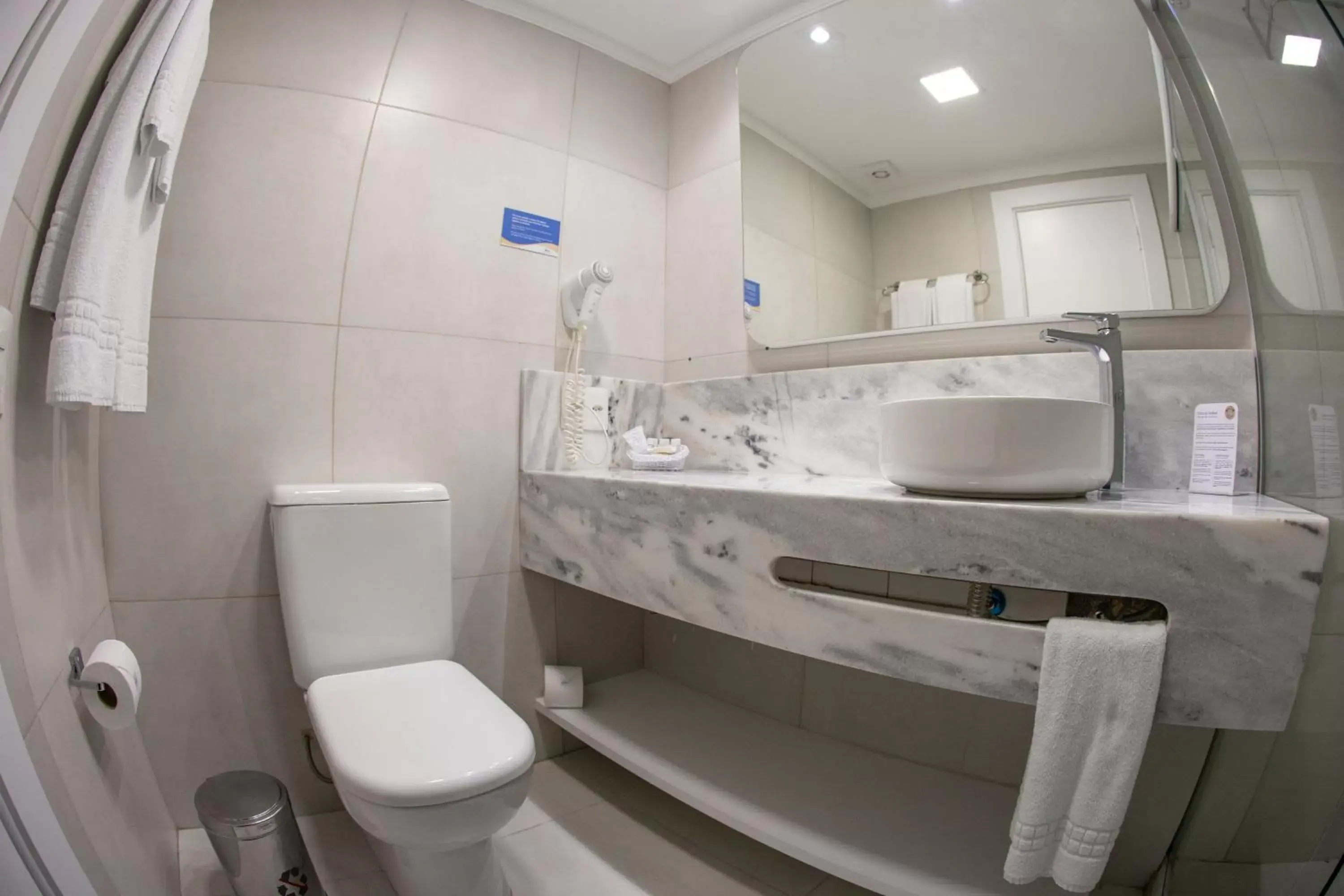 Bathroom in Jurerê Beach Village - Studio Vista Mar Bathroom in Jurerê Beach Village - Studio Vista Mar