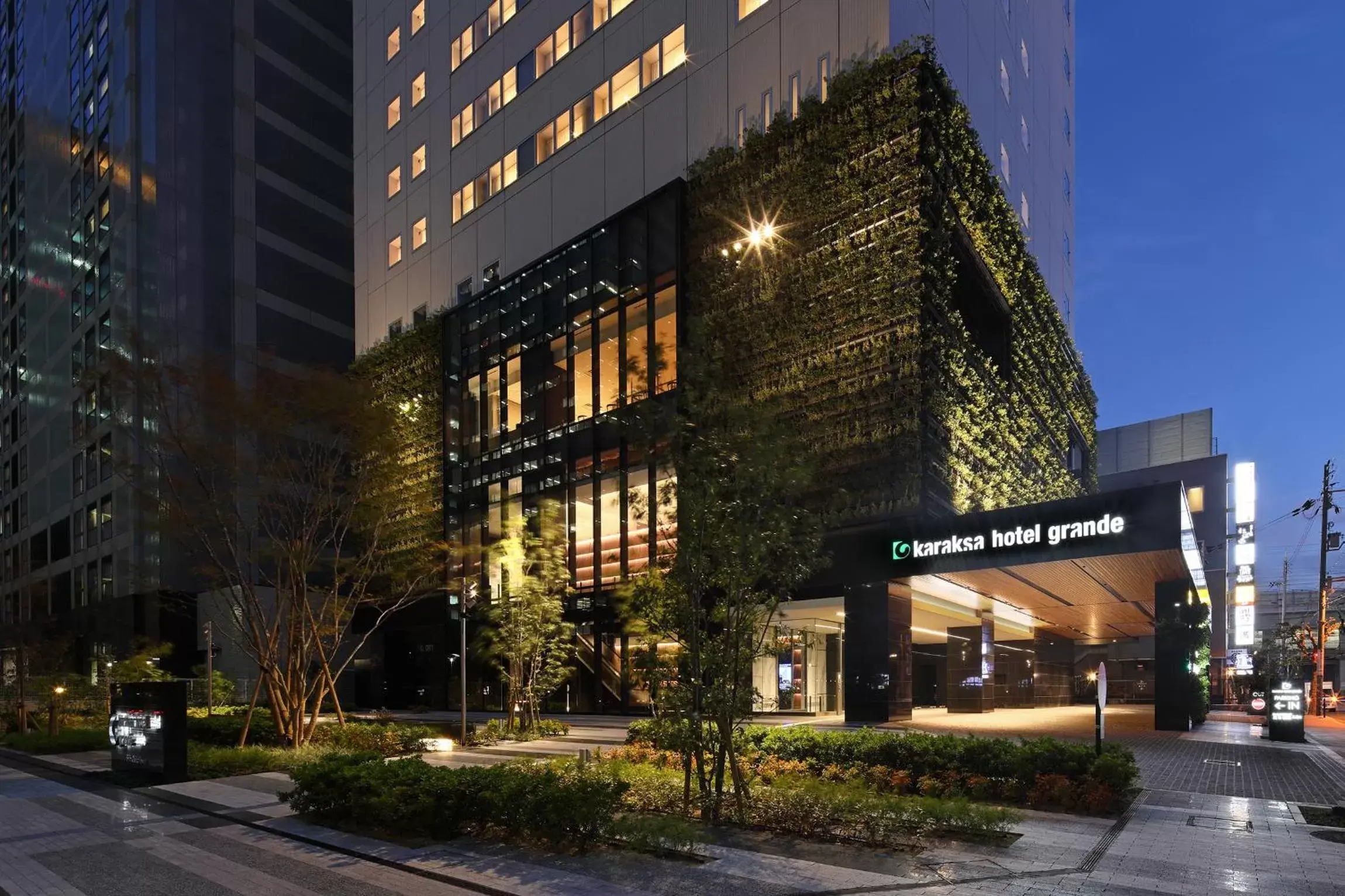 Property Building in karaksa hotel grande Shin-Osaka Tower