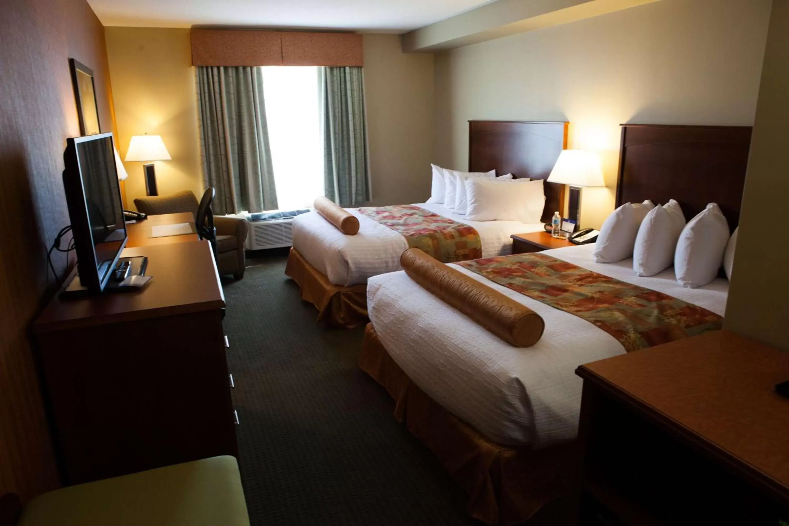 Photo of the whole room, Bed in Best Western Plus Service Inn & Suites