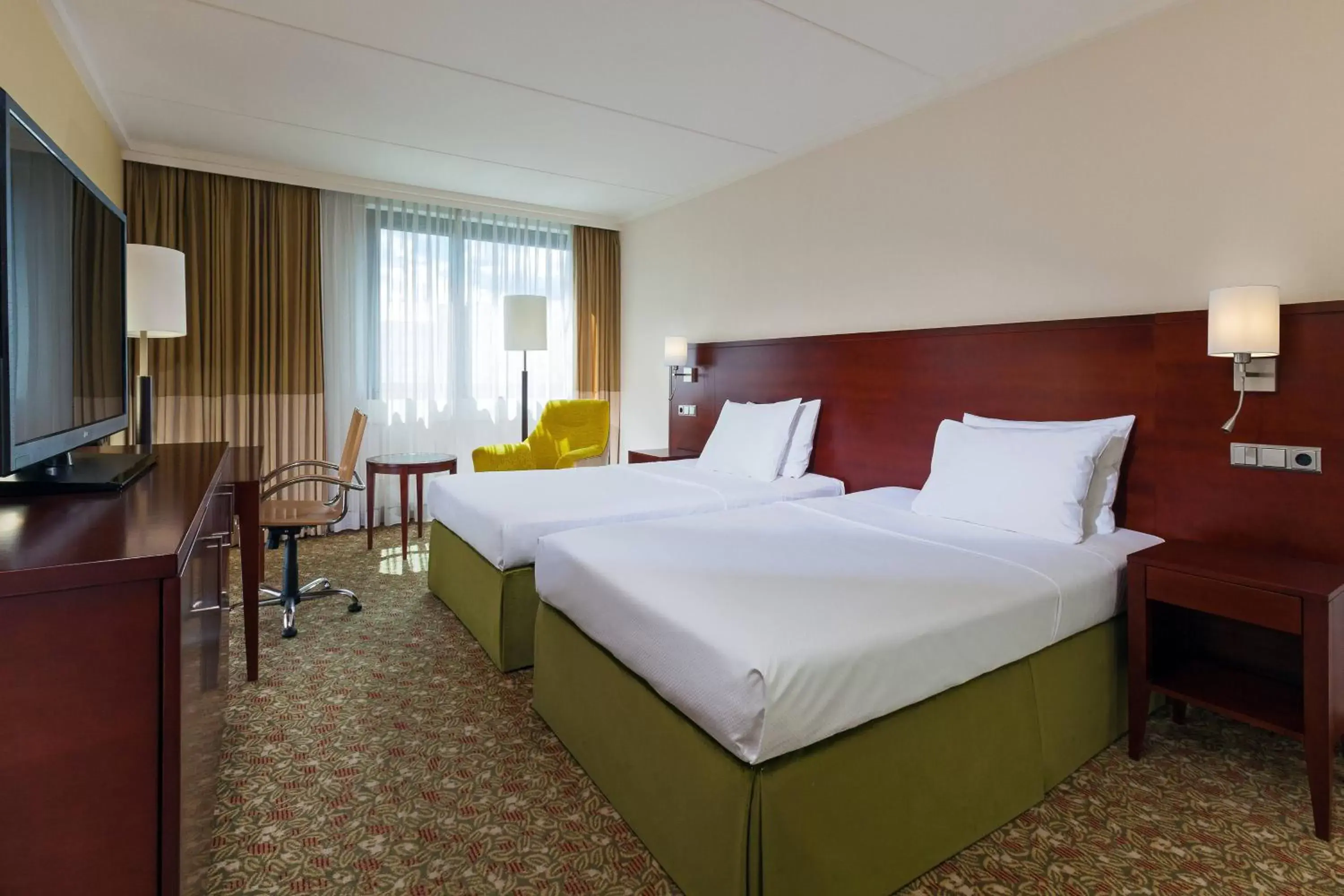 Photo of the whole room, Bed in Courtyard by Marriott Düsseldorf Seestern