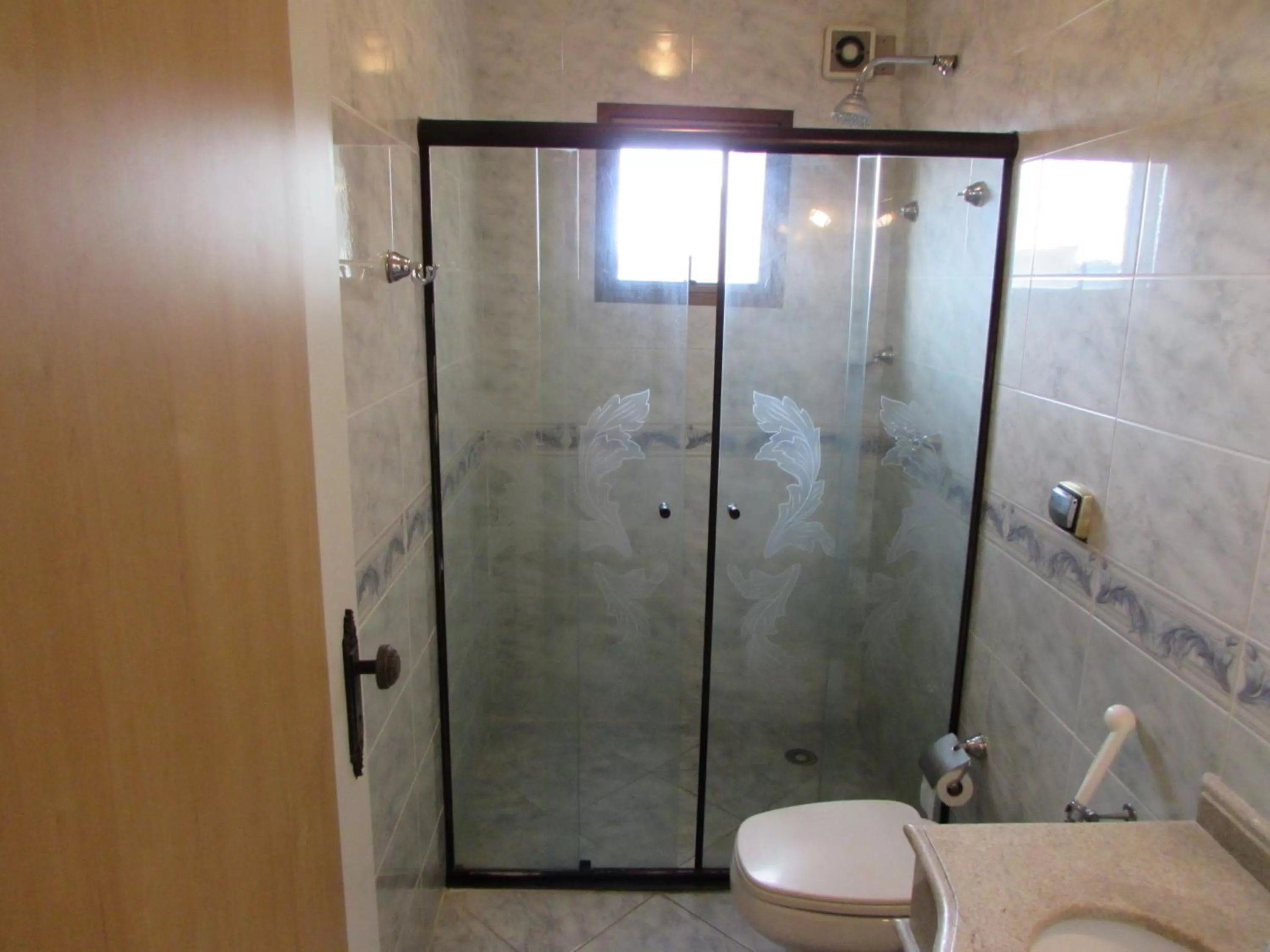 Bathroom in Pleasant Place Hotel