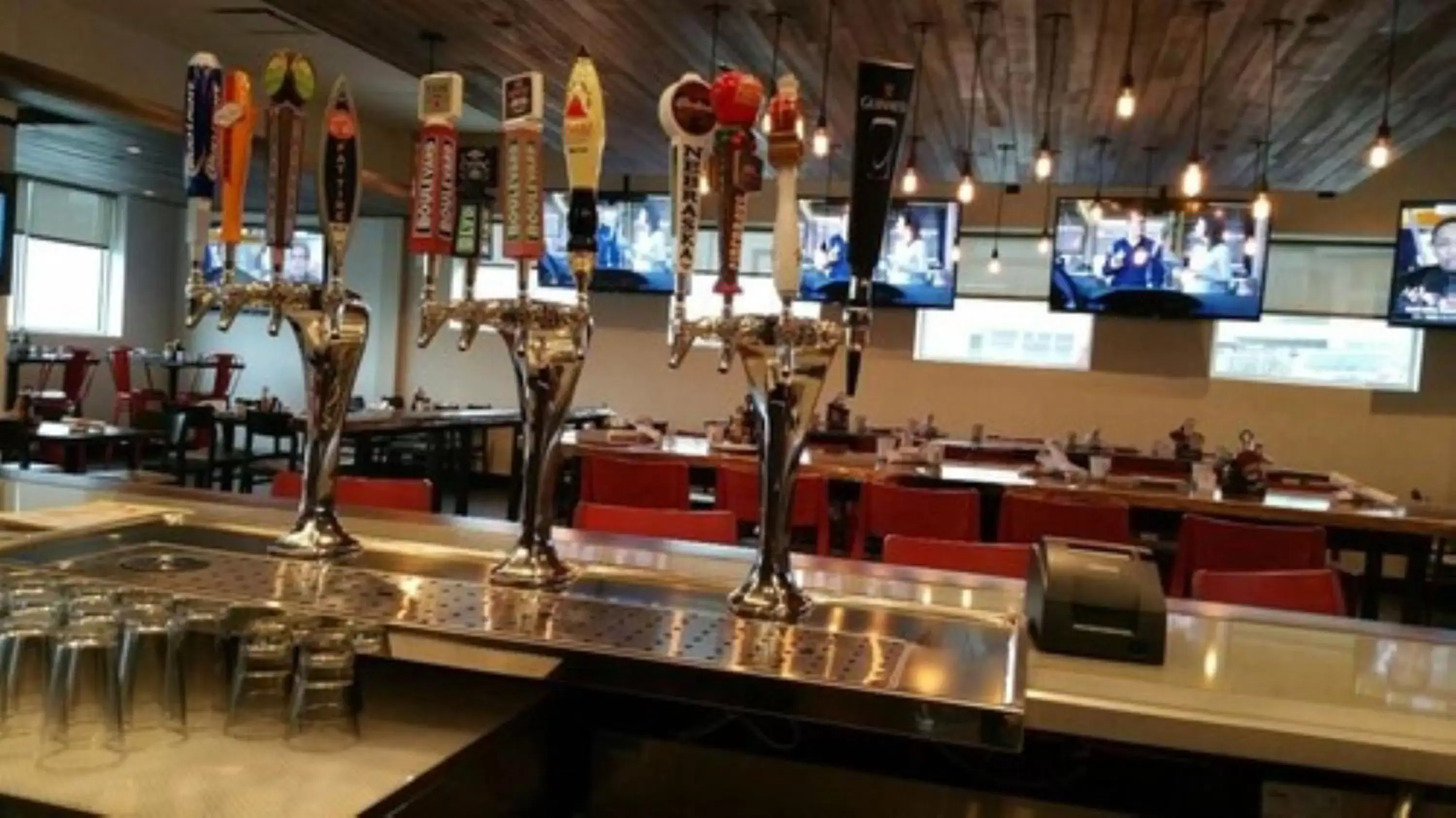 Lounge or bar in Holiday Inn Omaha Downtown - Waterpark by IHG Lounge or bar in Holiday Inn Omaha Downtown - Waterpark by IHG