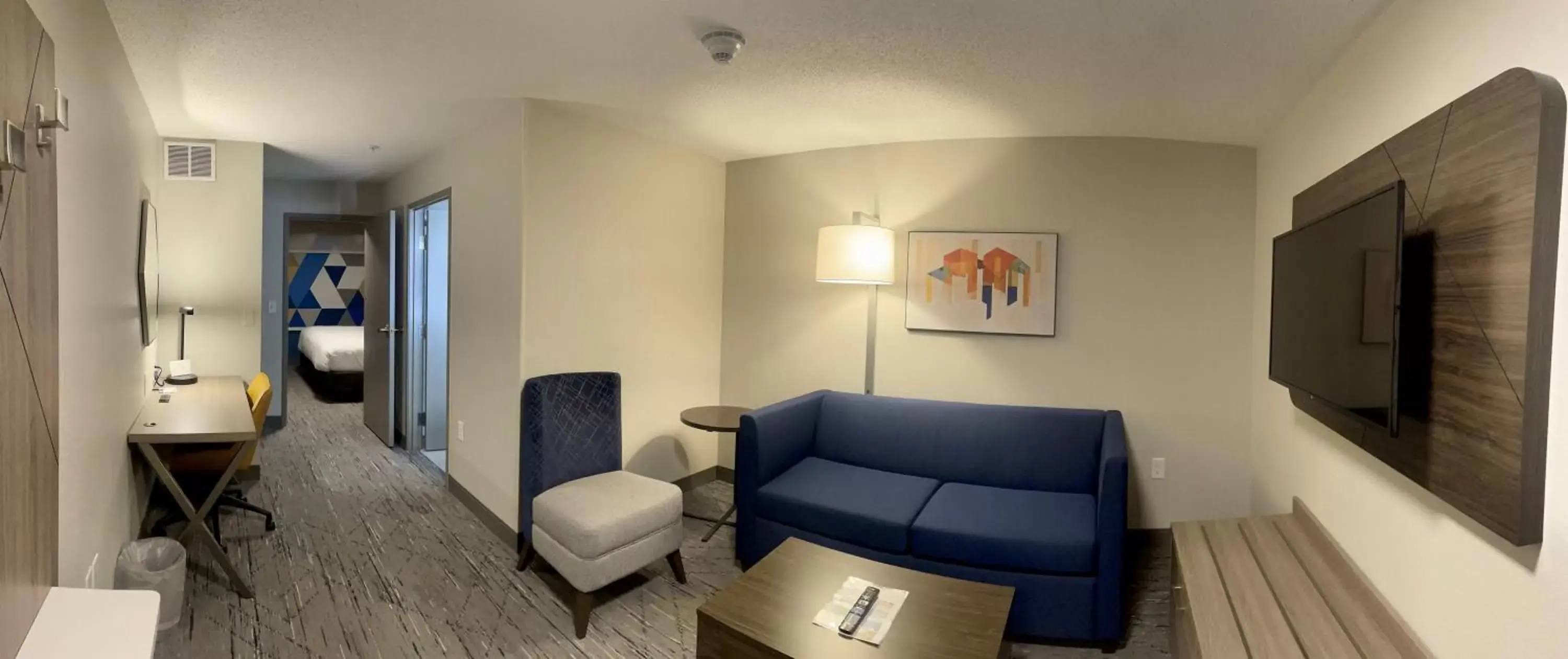 Photo of the whole room, Seating Area in Holiday Inn Express & Suites Marquette, an IHG Hotel