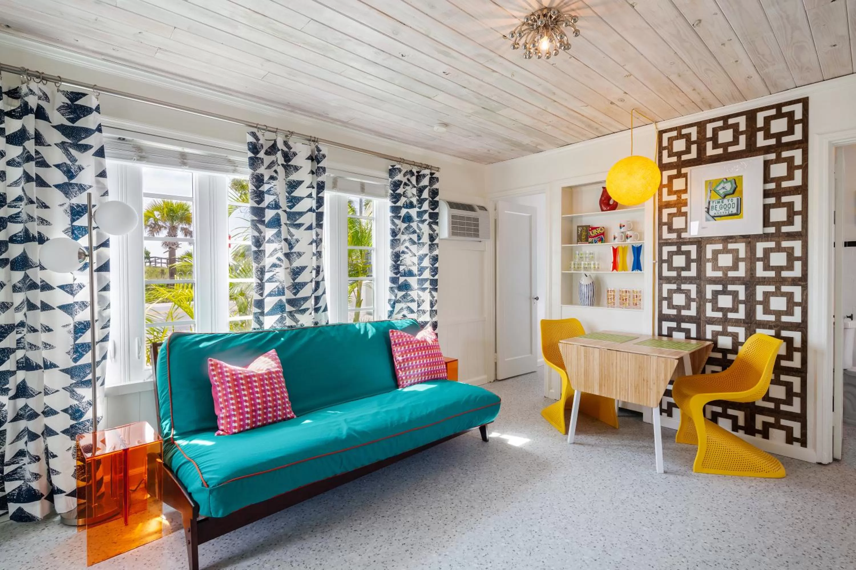 Living room in Sunset Inn and Cottages