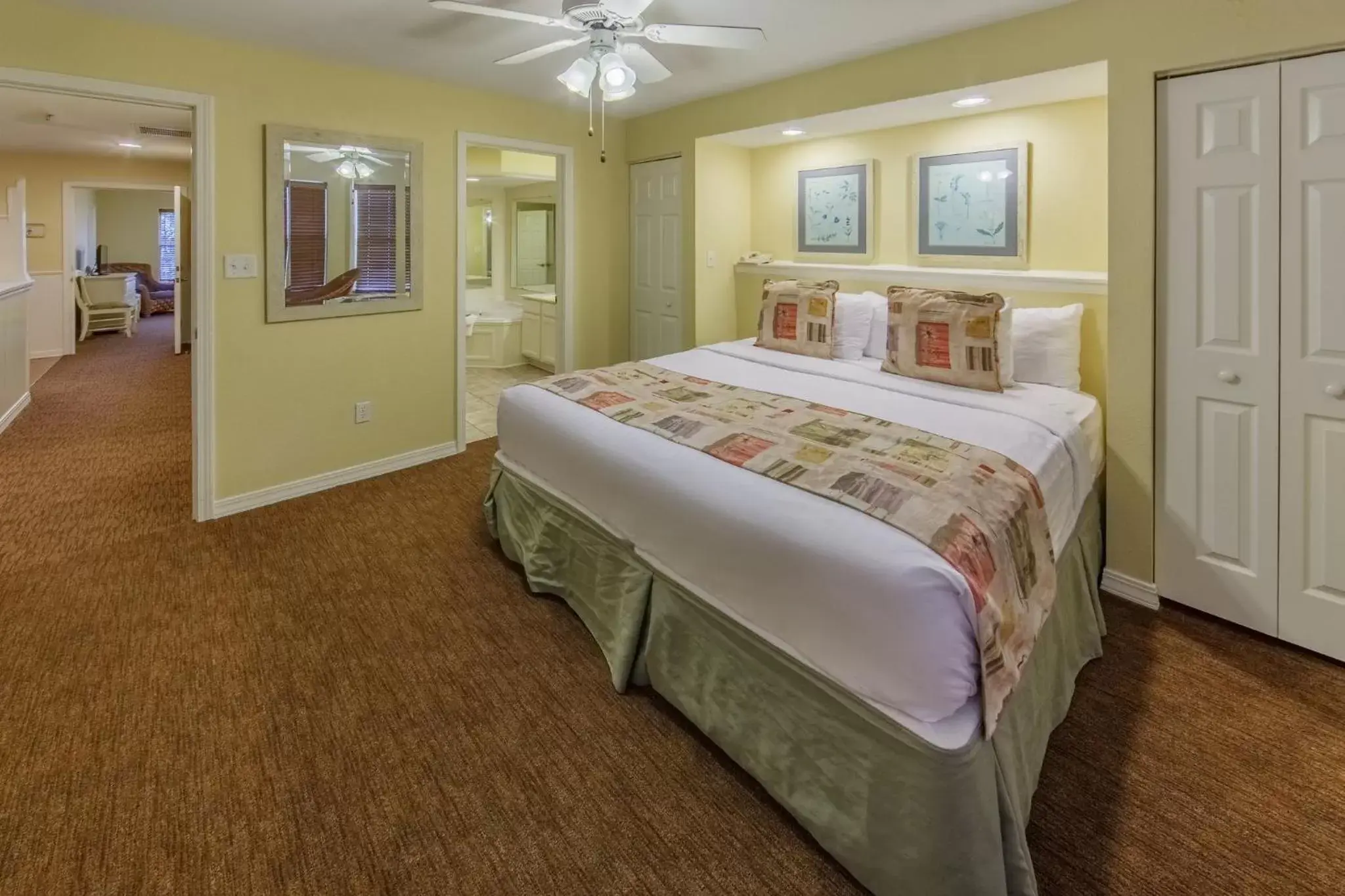 Photo of the whole room, Bed in Holiday Inn Club Vacations Villages Resort at Lake Palestine