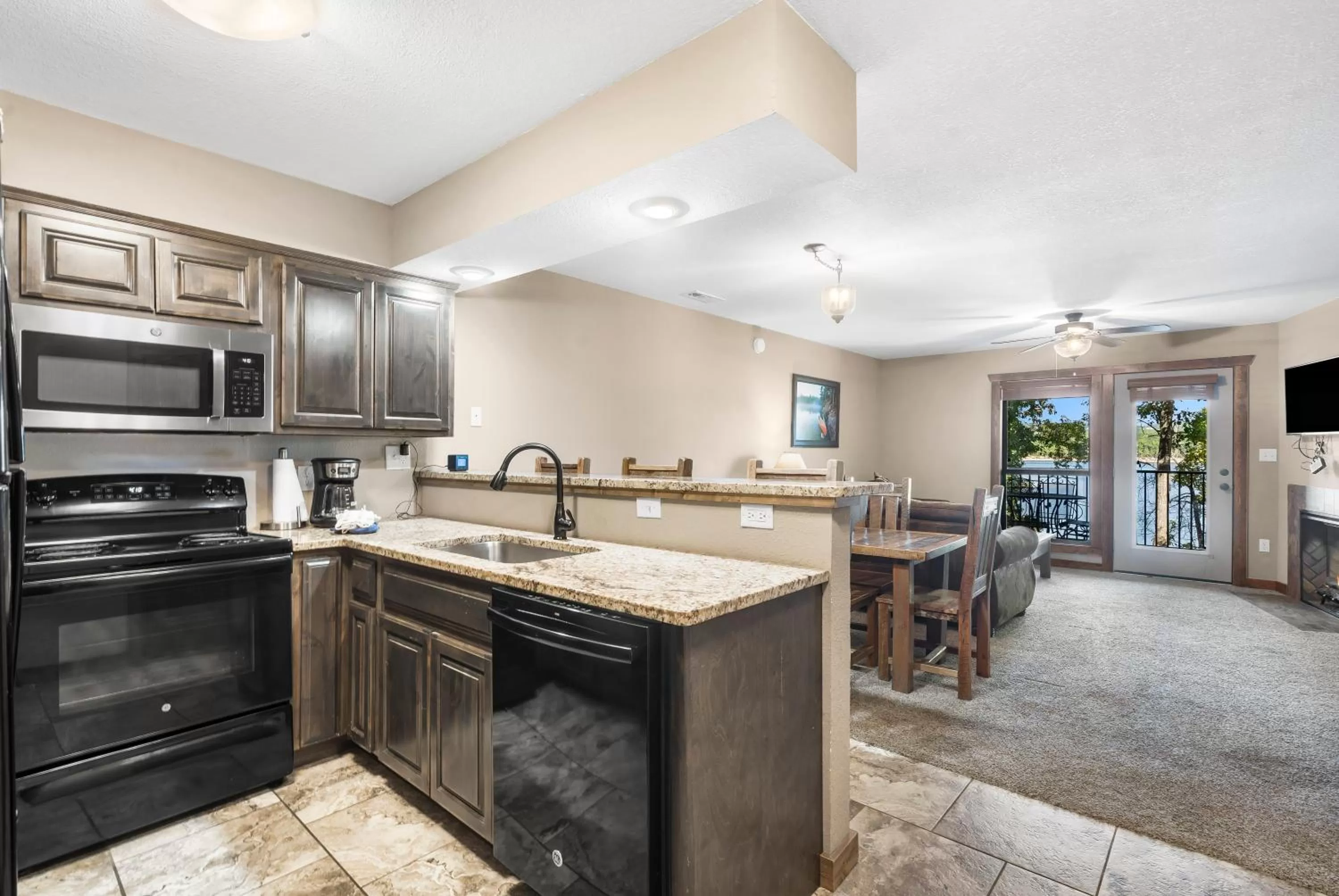 Kitchen or kitchenette in Table Rock Resorts at Indian Point