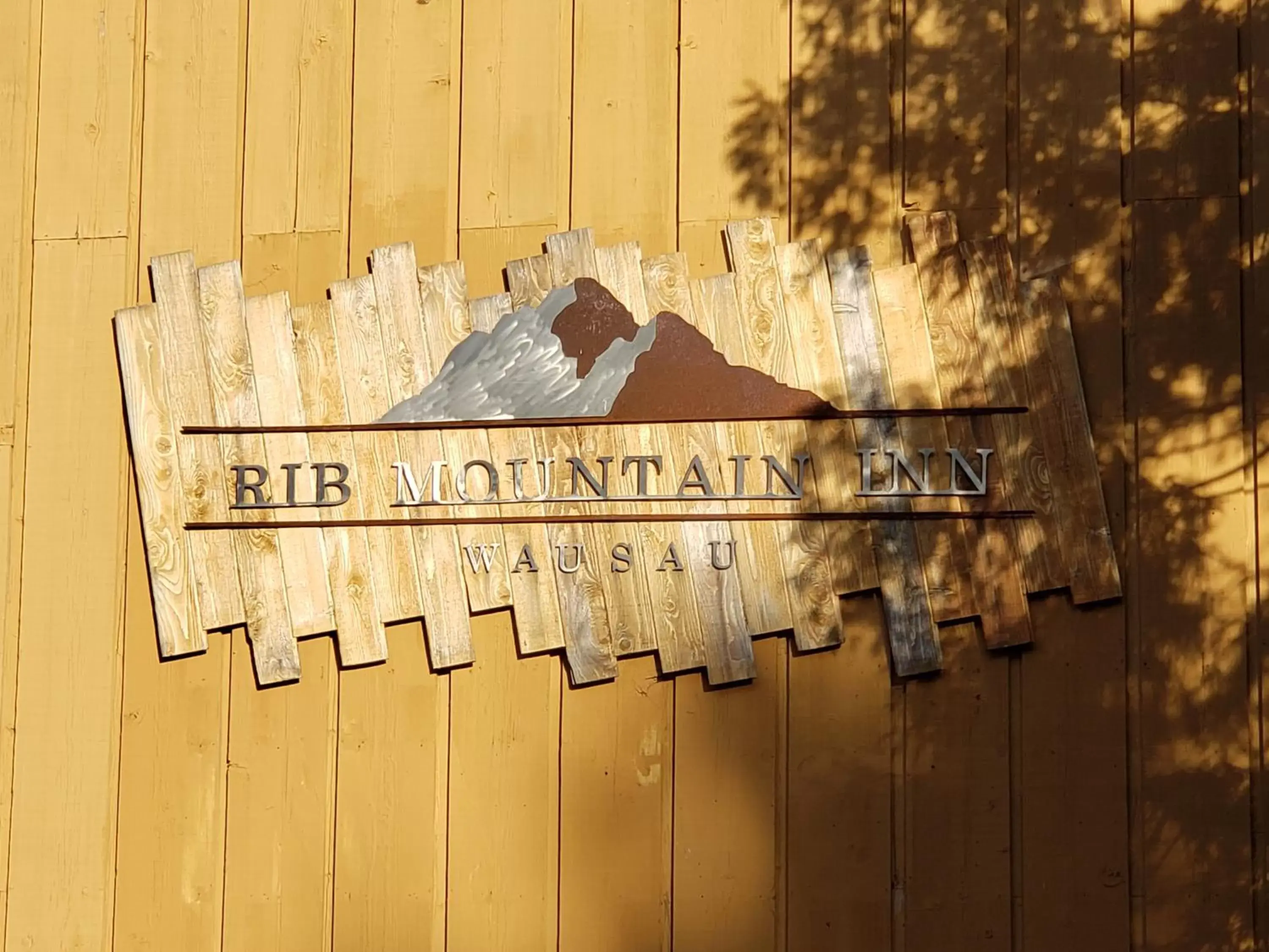 Facade/entrance in Rib Mountain Inn