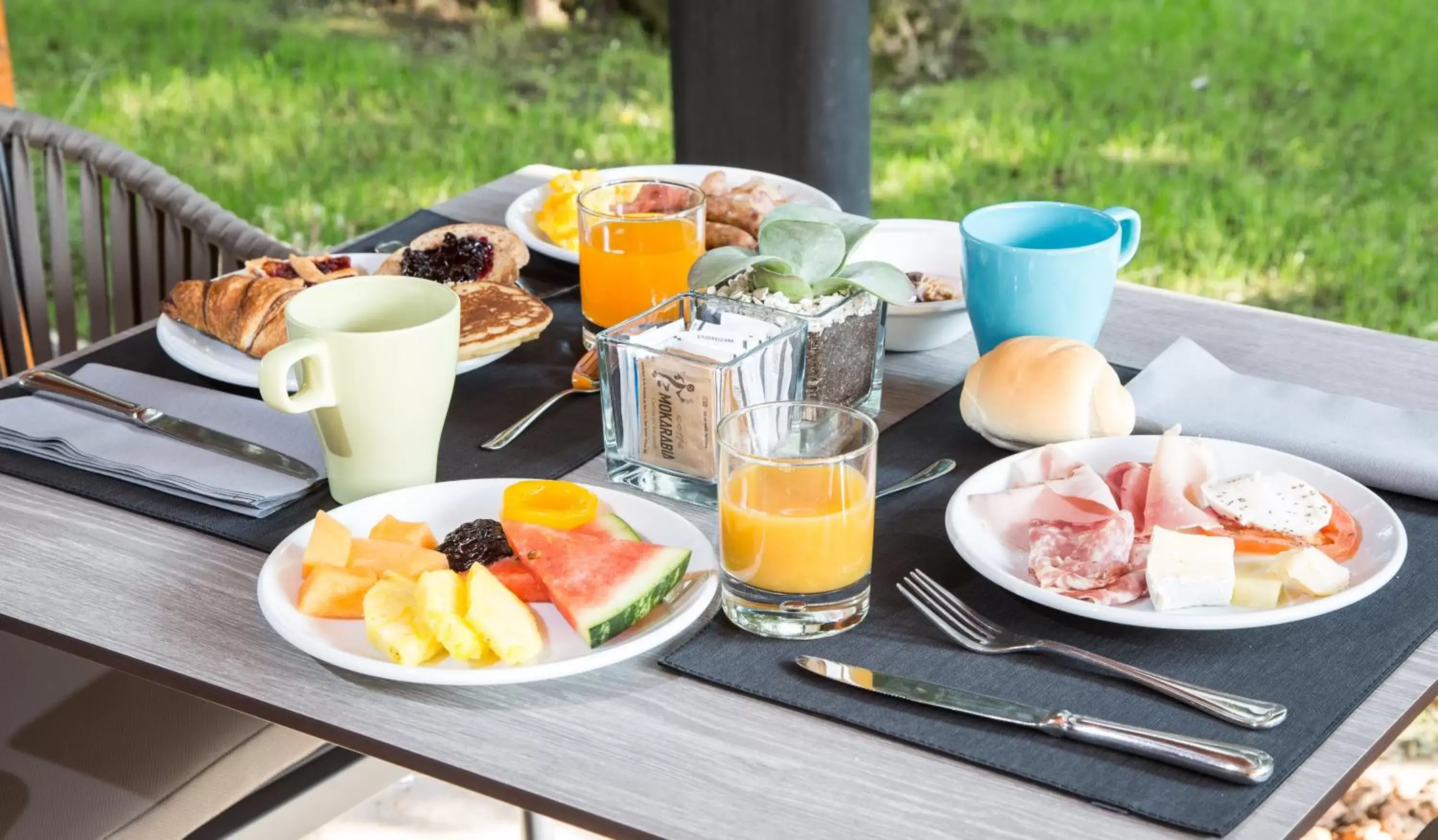 Balcony/Terrace, Breakfast in Best Western Hotel Turismo