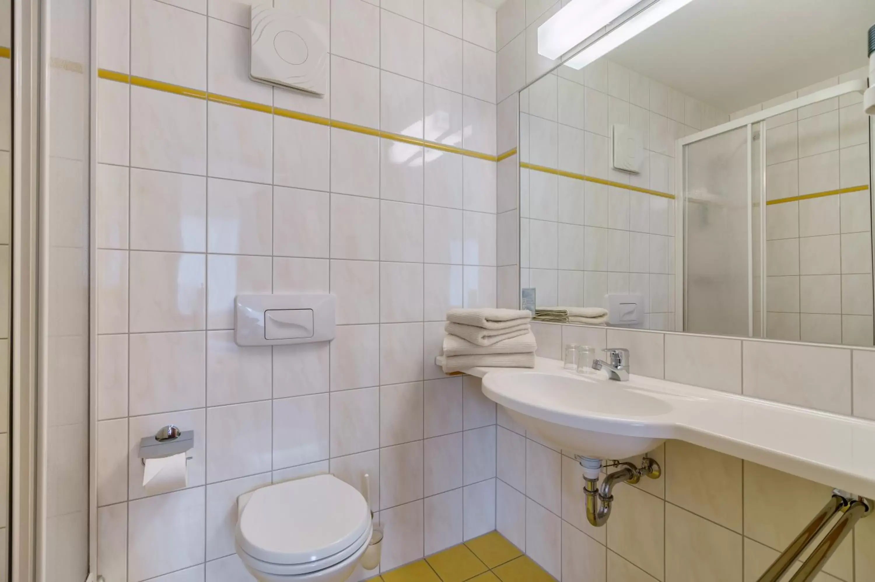 Shower, Bathroom in Waldhotel Vogtland