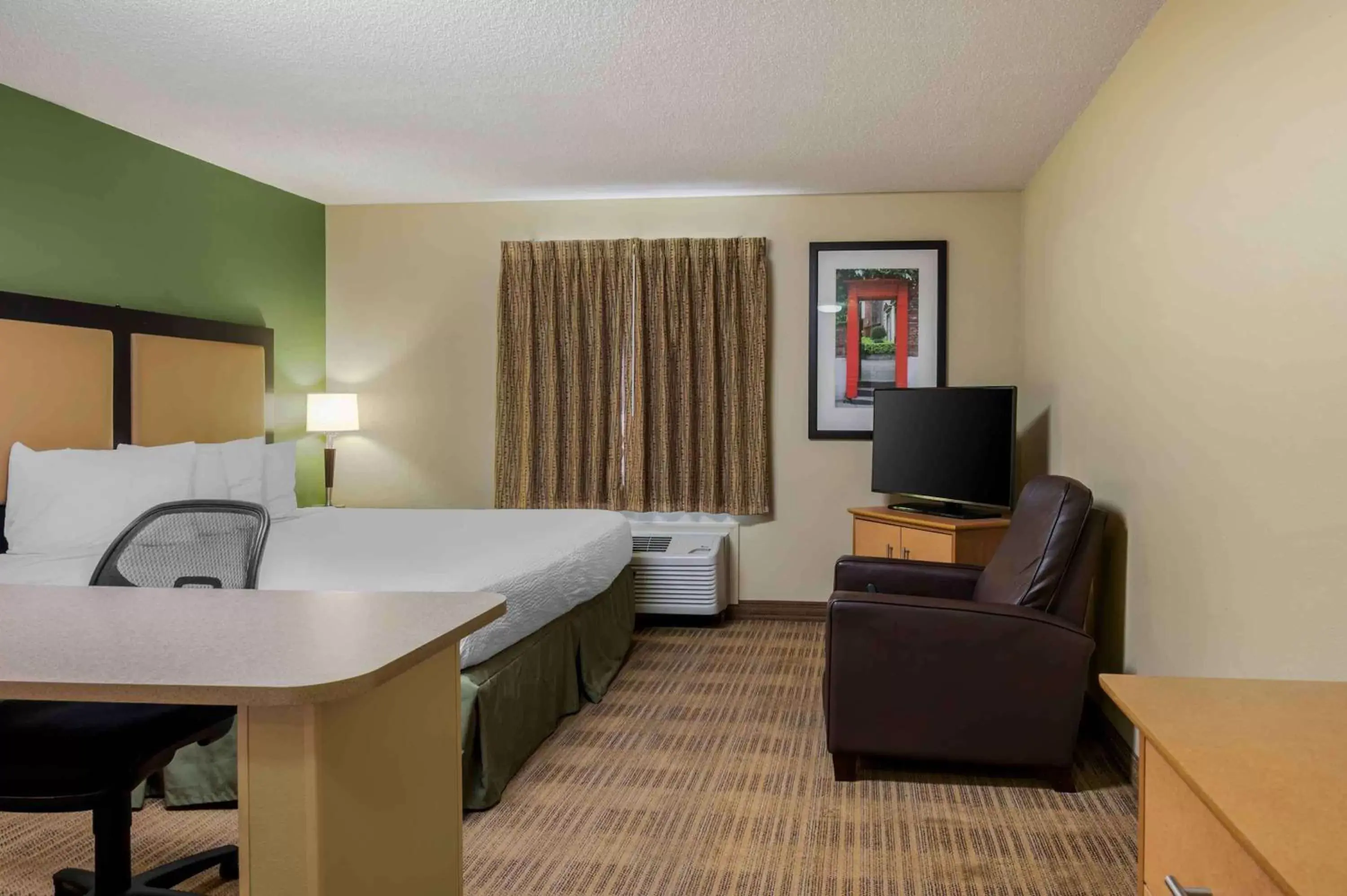 Bedroom in Extended Stay America Suites - Dayton - South