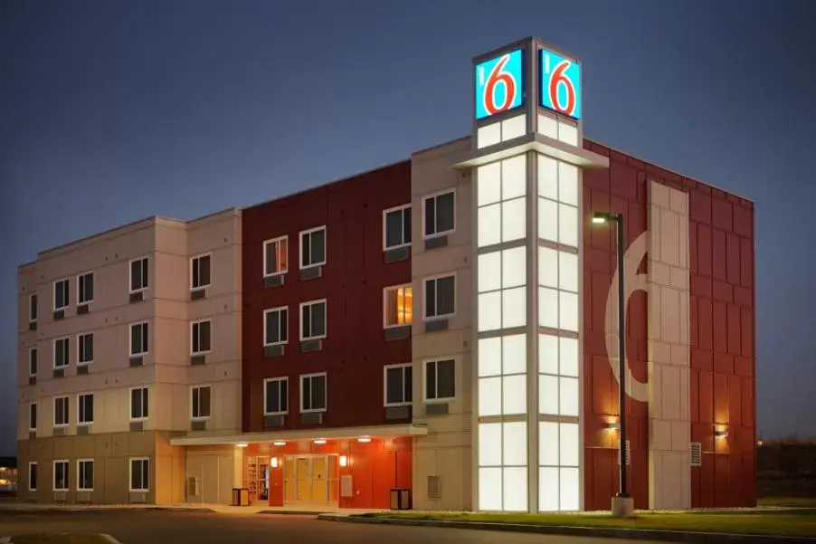 Facade/entrance, Property Building in Motel 6-Swift Current, SK