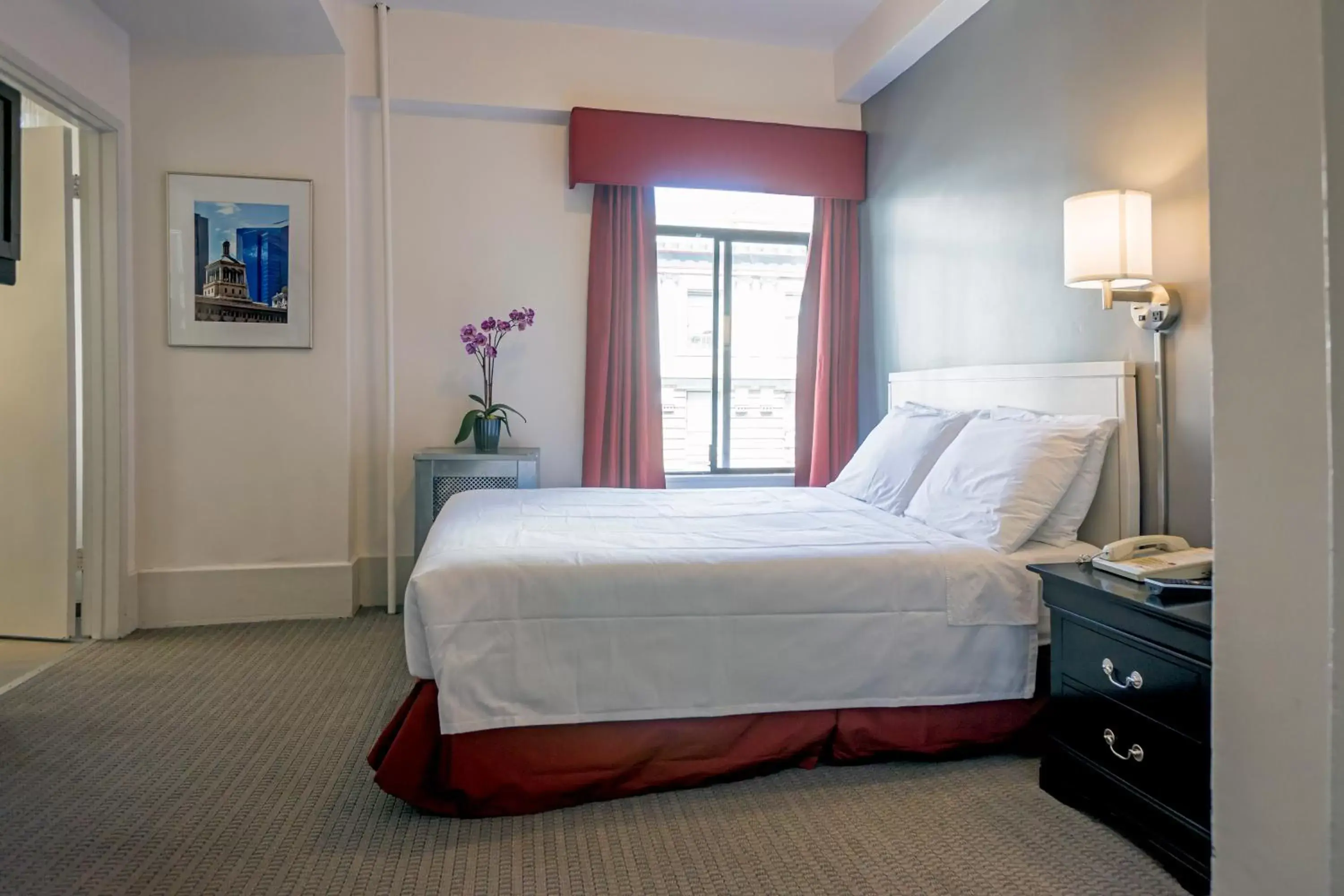 Bedroom, Bed in Grant Plaza Hotel