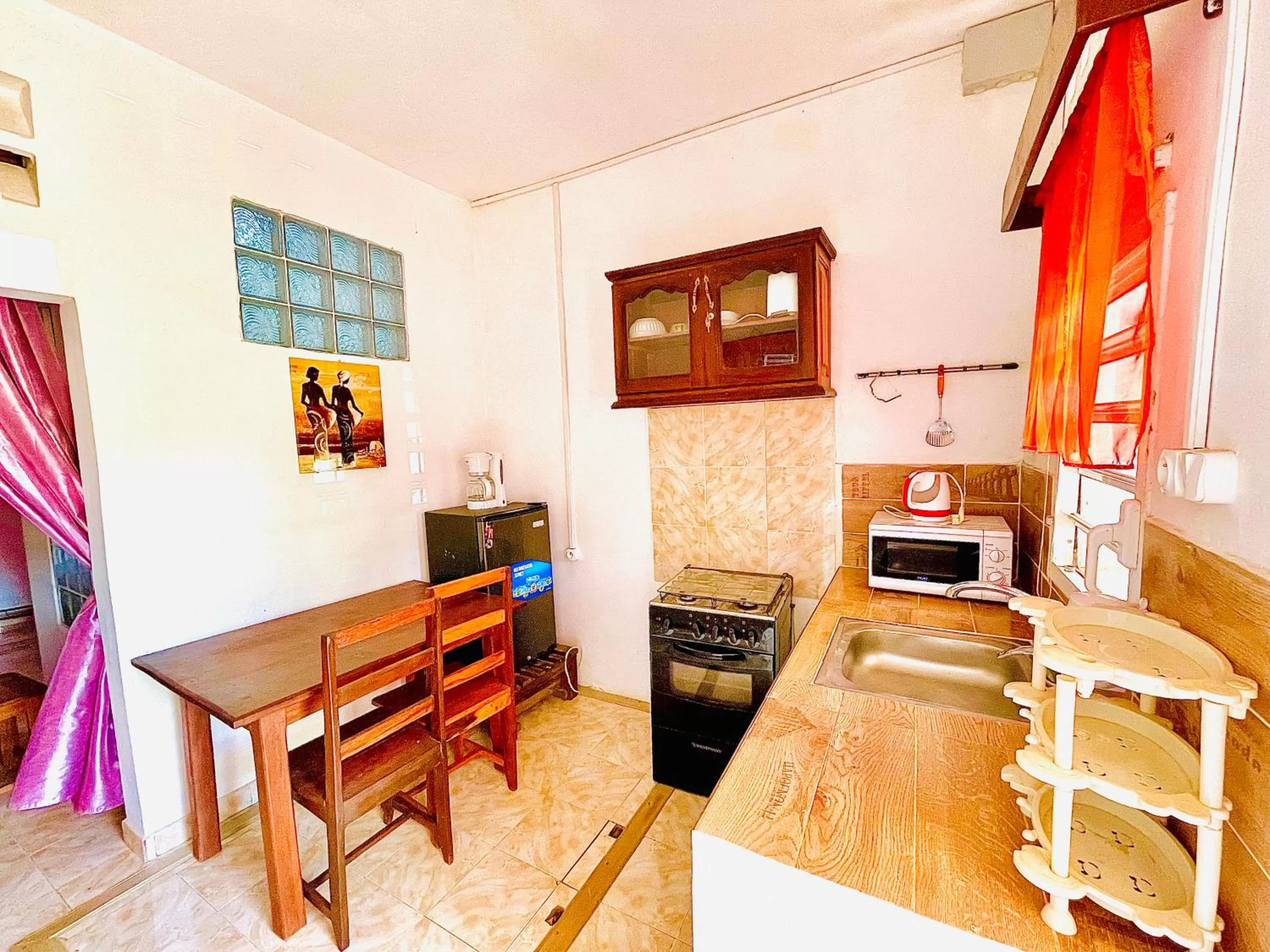kitchen, Dining Area in Régina Lodge Diégo Suarez Madagascar