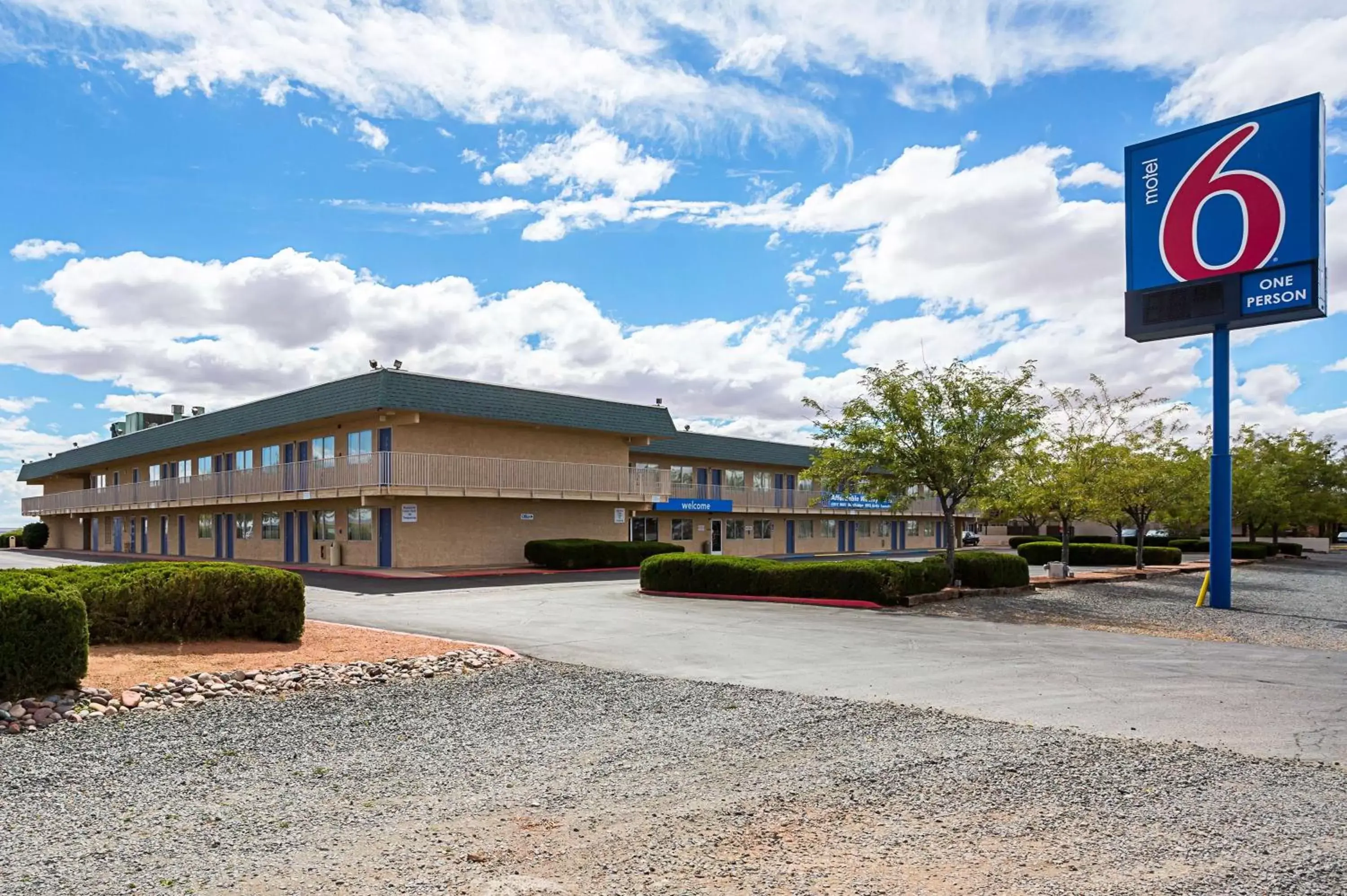 Property Building in Motel 6-Holbrook, AZ