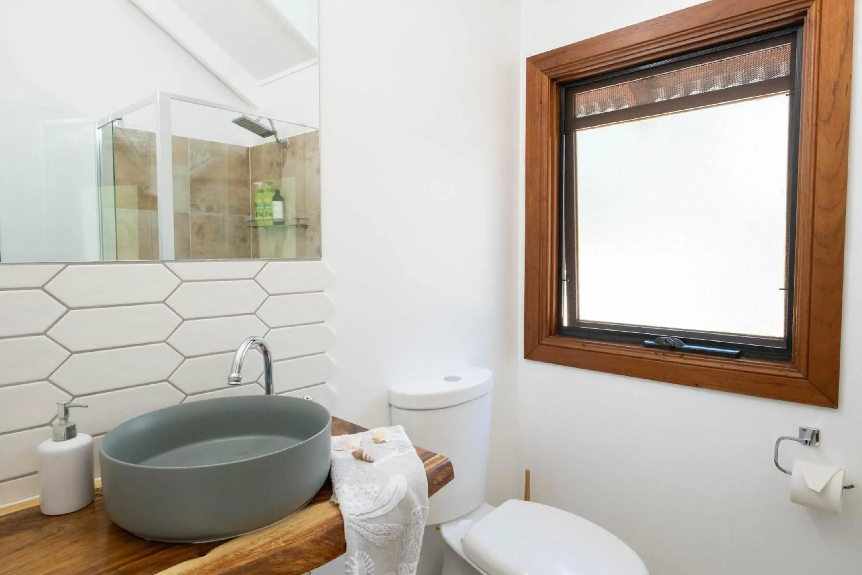 Bathroom in Airlie Beach Eco Cabins - Adults Only