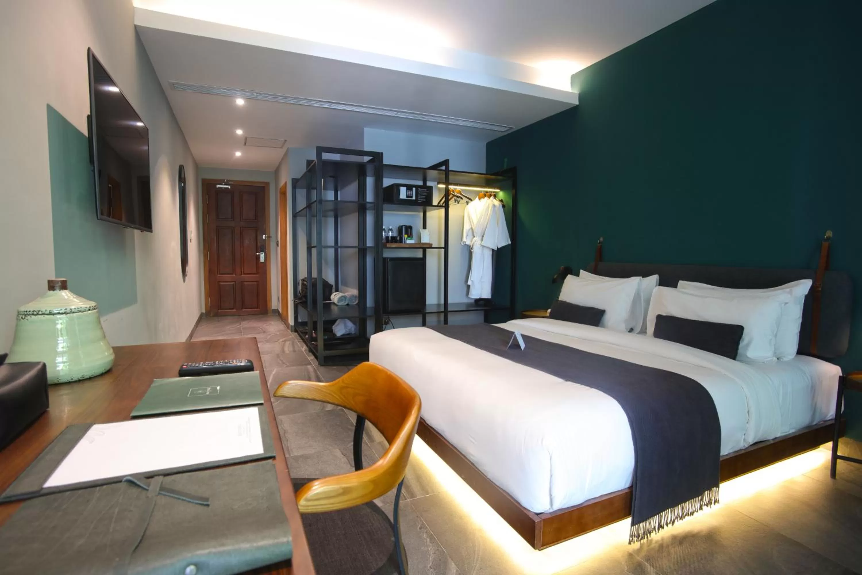 TV and multimedia, Bed in Baitong Hotel & Resort Phnom Penh