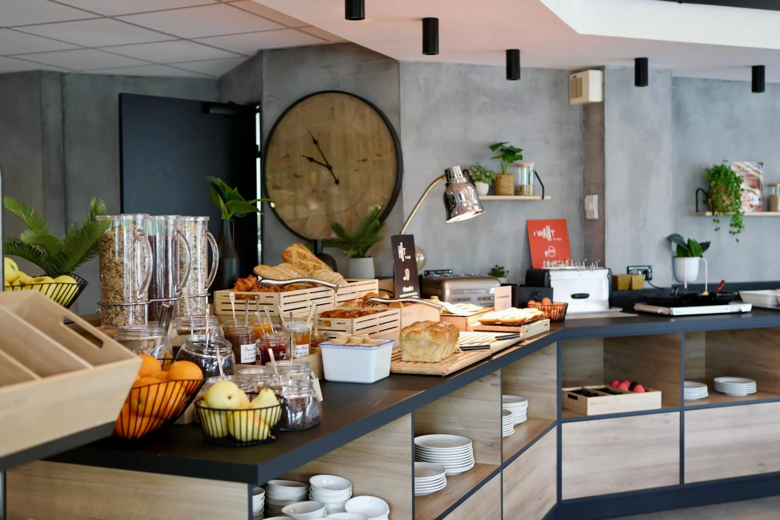 Restaurant/places to eat in ibis Aubenas