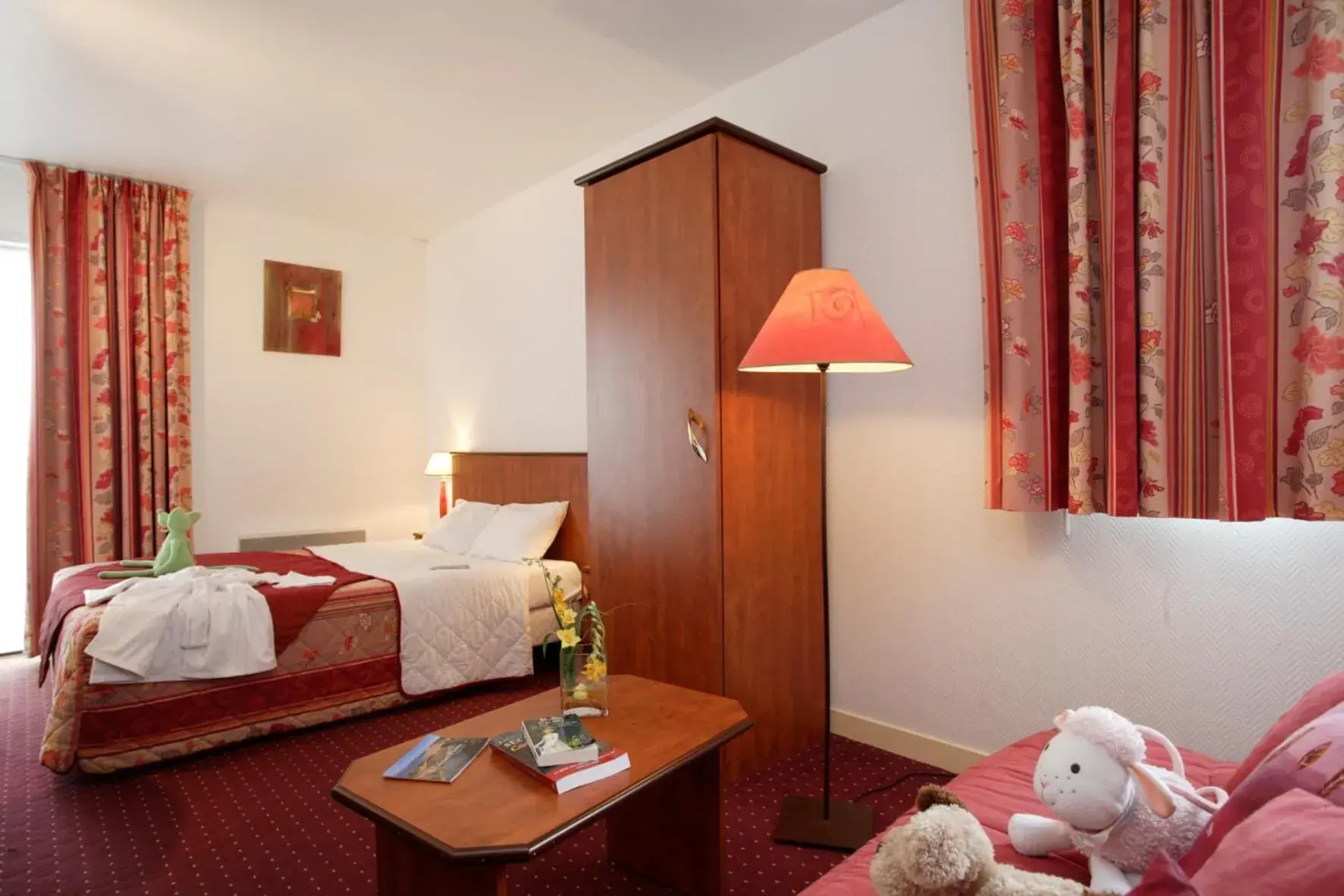 Bed in Kyriad Hotel - Restaurant Carentan