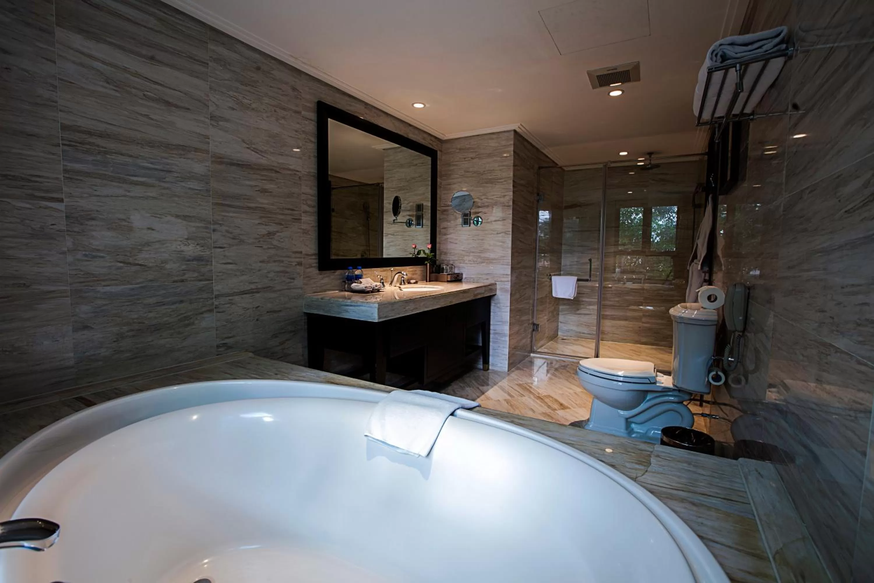 Hot Tub in The Chi Boutique Hotel