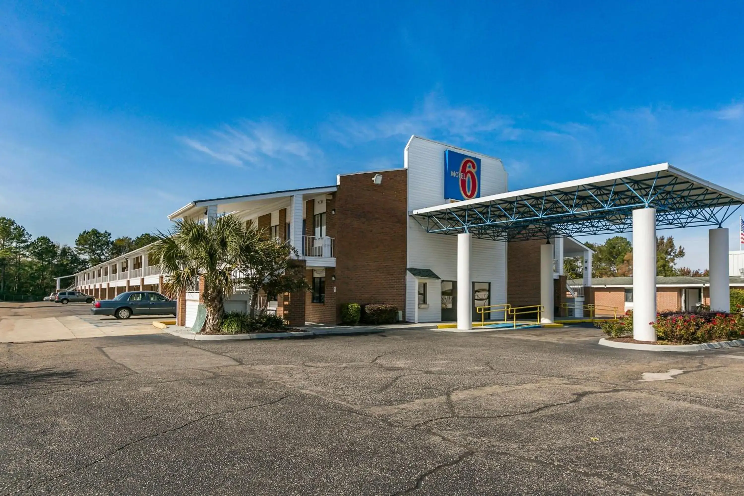 Property building in Motel 6-Dothan, AL Property building in Motel 6-Dothan, AL