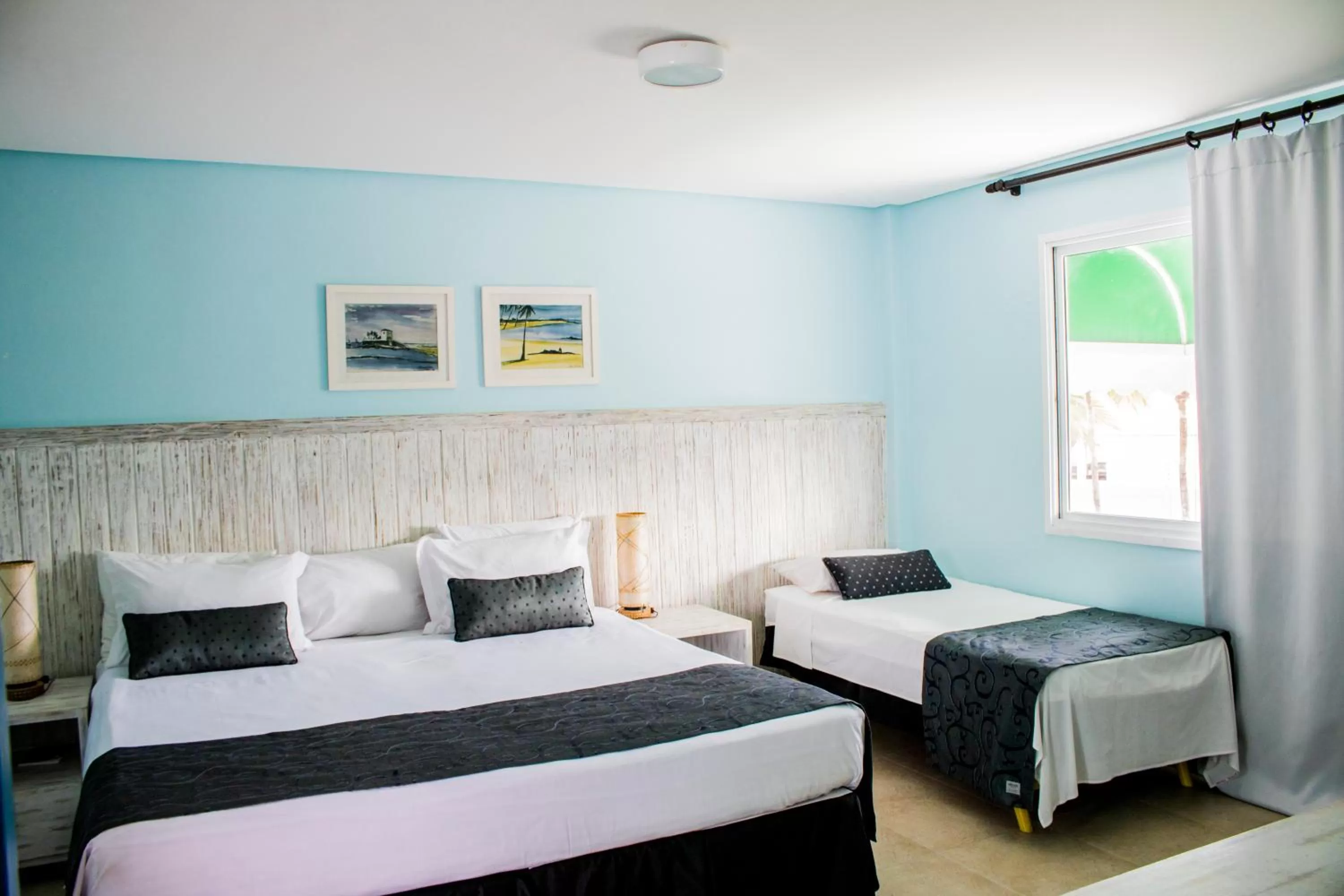 Bed in Farol de Itapuã Praia Hotel