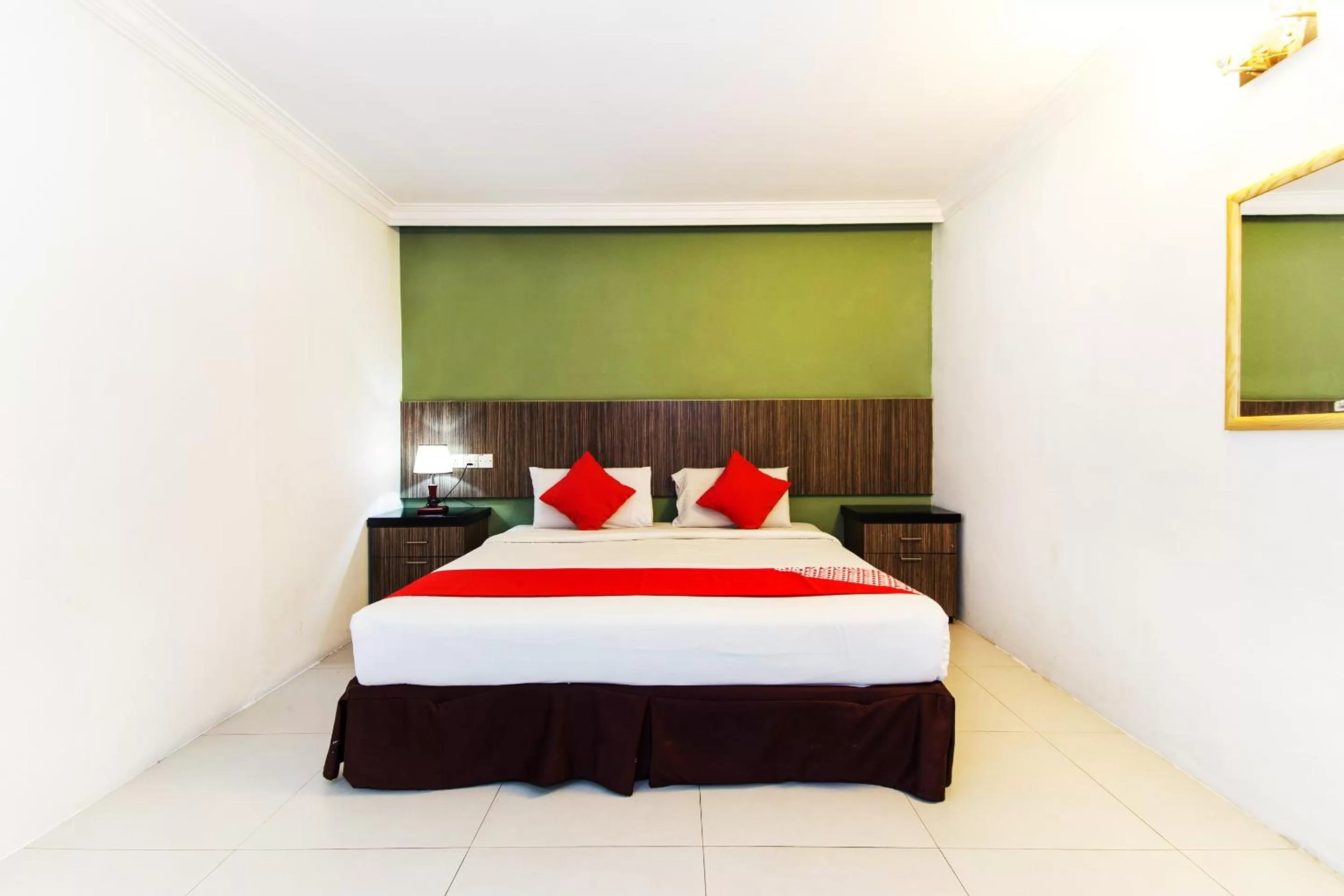 Bedroom, Bed in Crystal City Hotel