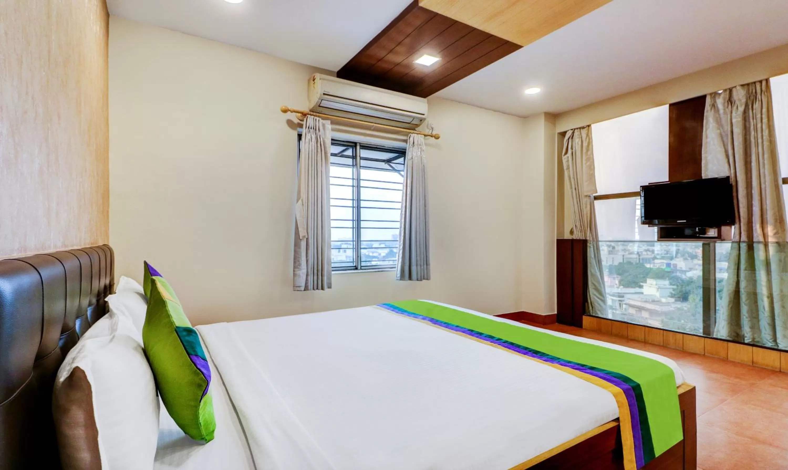 Bed in Treebo Sreema - 2 km From Salt Lake Sector V