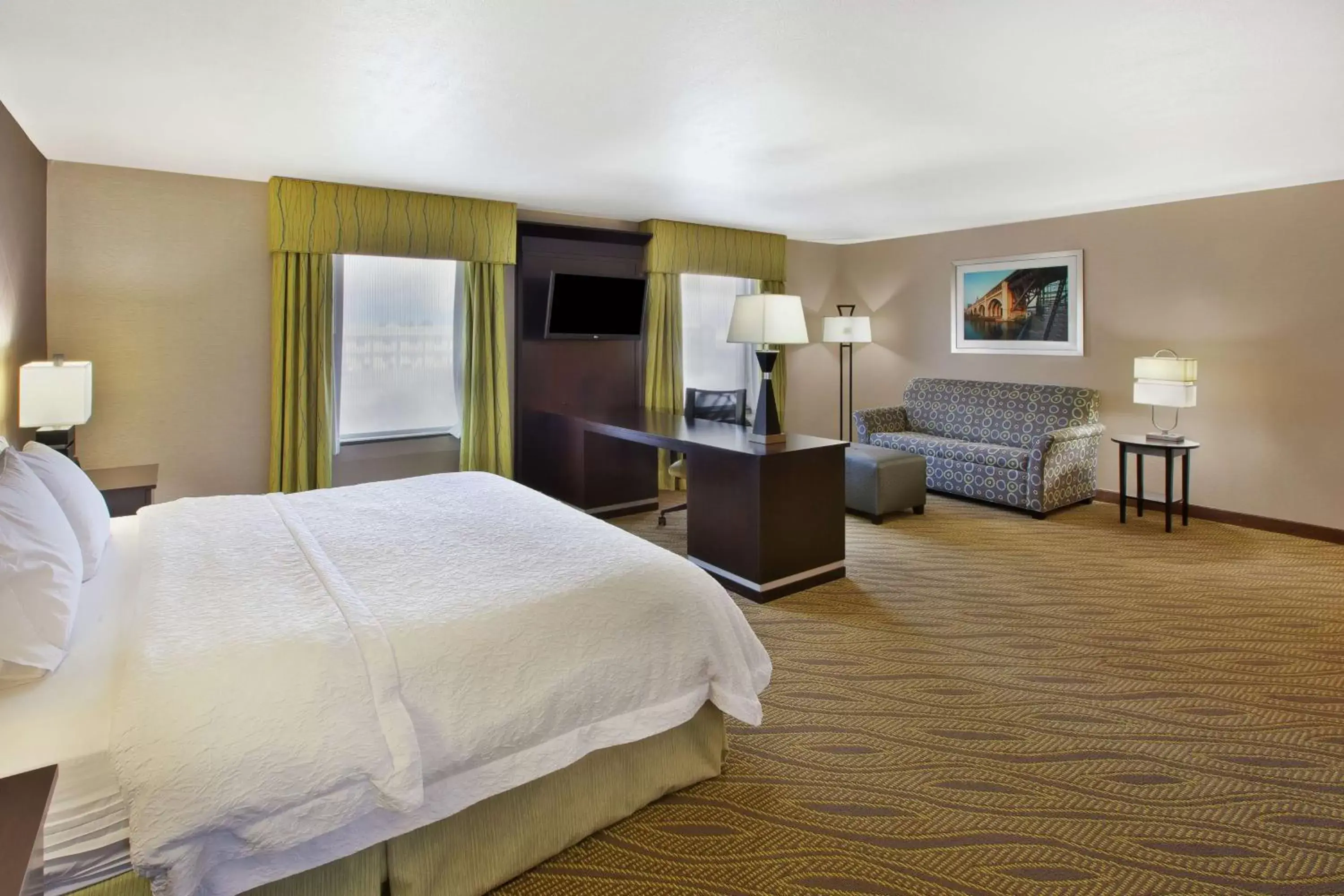 Bedroom, Bed in Hampton Inn & Suites - Elyria