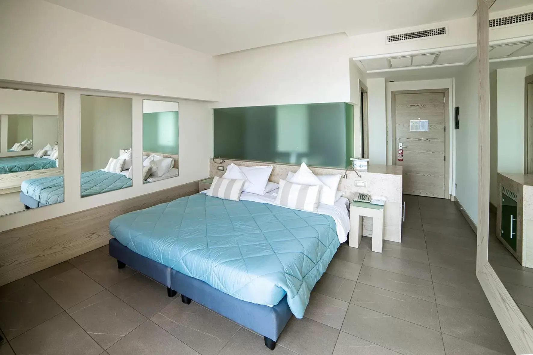 Bedroom in Smy Aran Blu Roma Mare