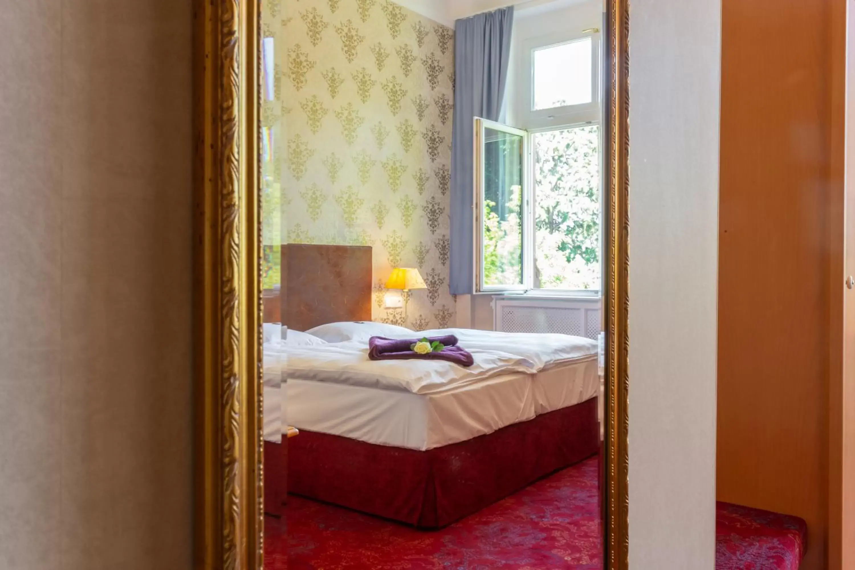 Photo of the whole room, Bed in Hotel Erbprinzenpalais