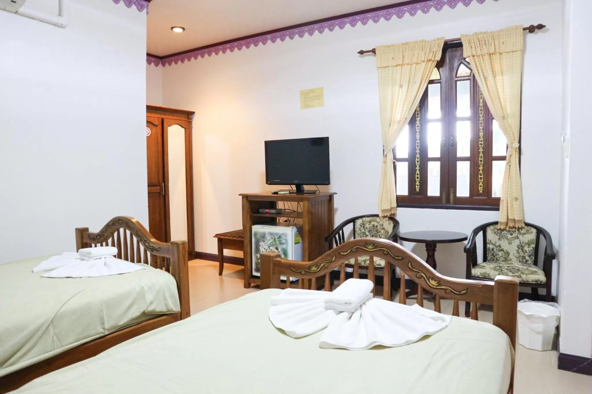 Photo of the whole room in Ban Ao Thong