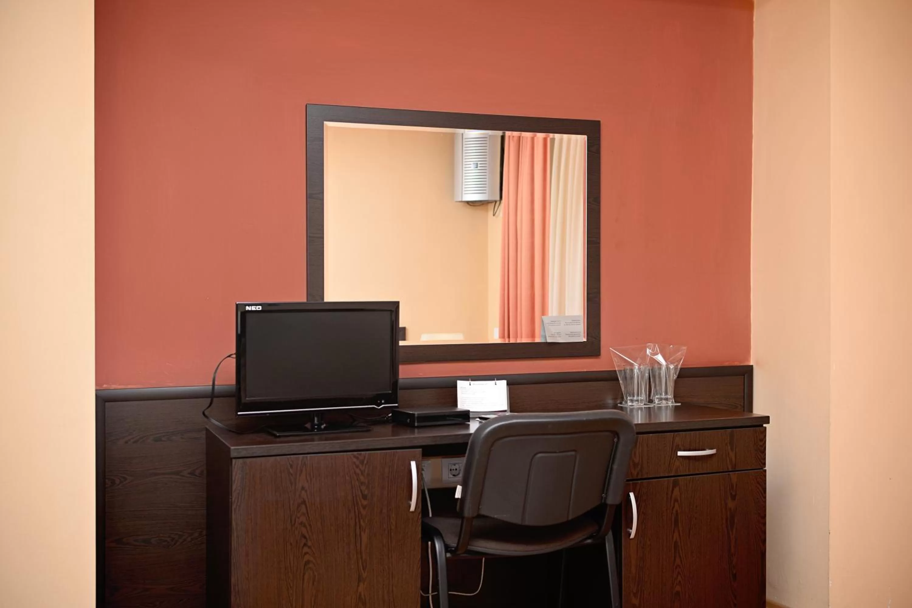 TV/Entertainment Center in Family Art-Hotel Zora