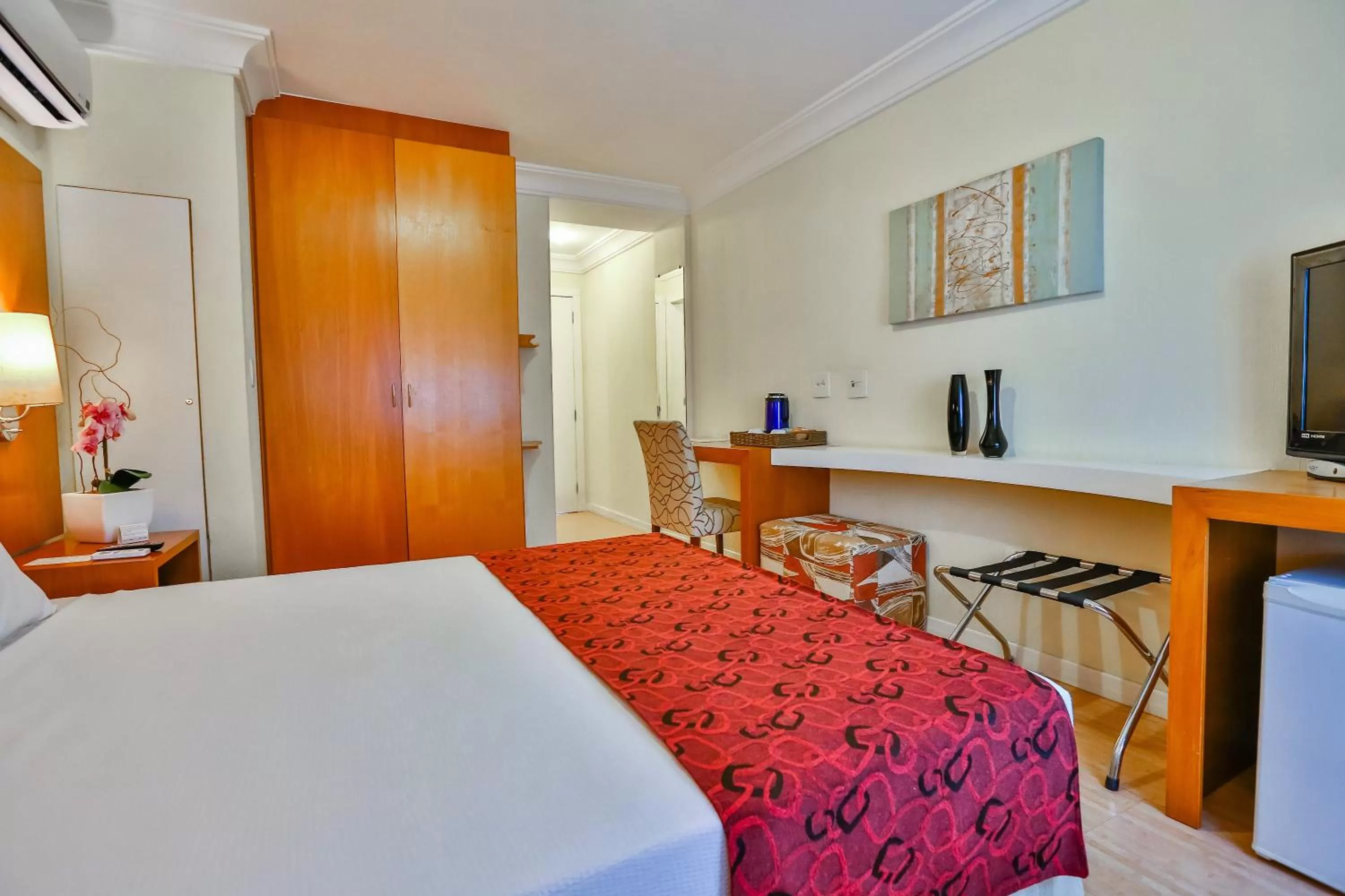 Photo of the whole room, Bed in Dubai Macaé by Atlântica