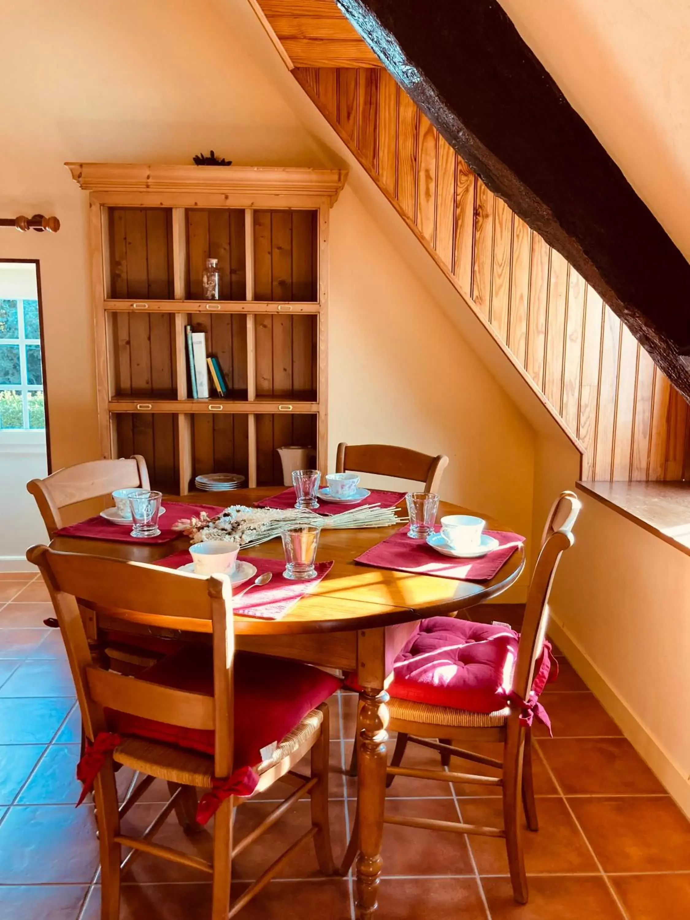 hair dresser, Dining Area in Manoir de Saint-Fiacre