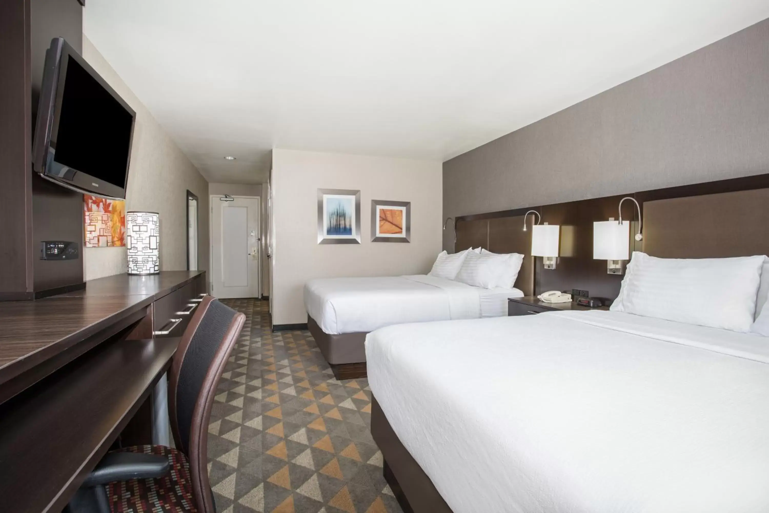 Bedroom, Bed in Holiday Inn Colorado Springs - Airport, an IHG Hotel