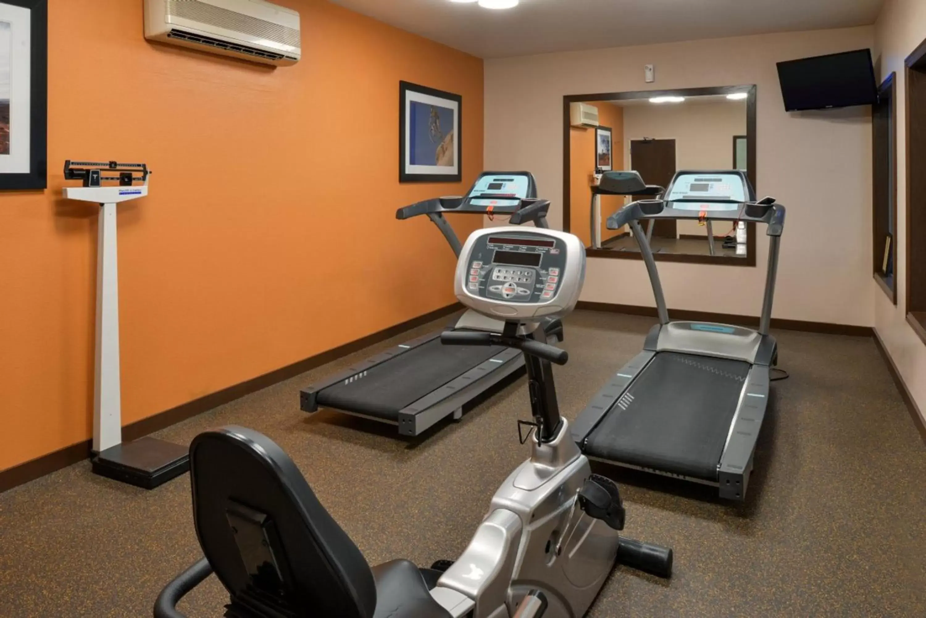 Spa and wellness centre/facilities, Fitness Center/Facilities in Holiday Inn Express Kingman, an IHG Hotel