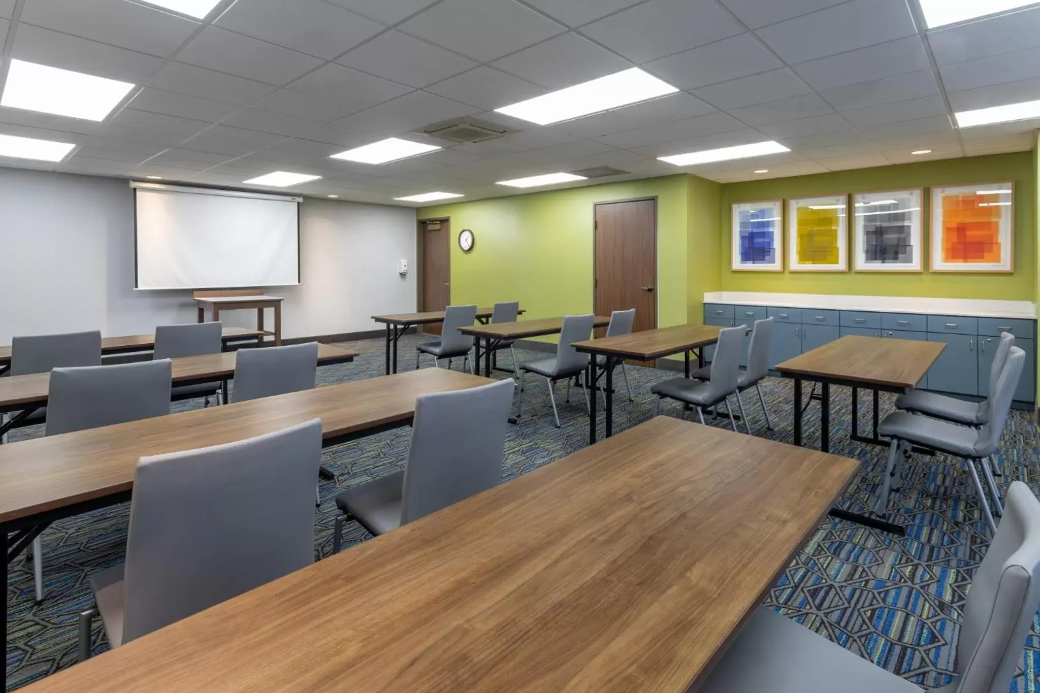 Meeting/conference room in Holiday Inn Express Hotel & Suites-St. Paul, an IHG Hotel