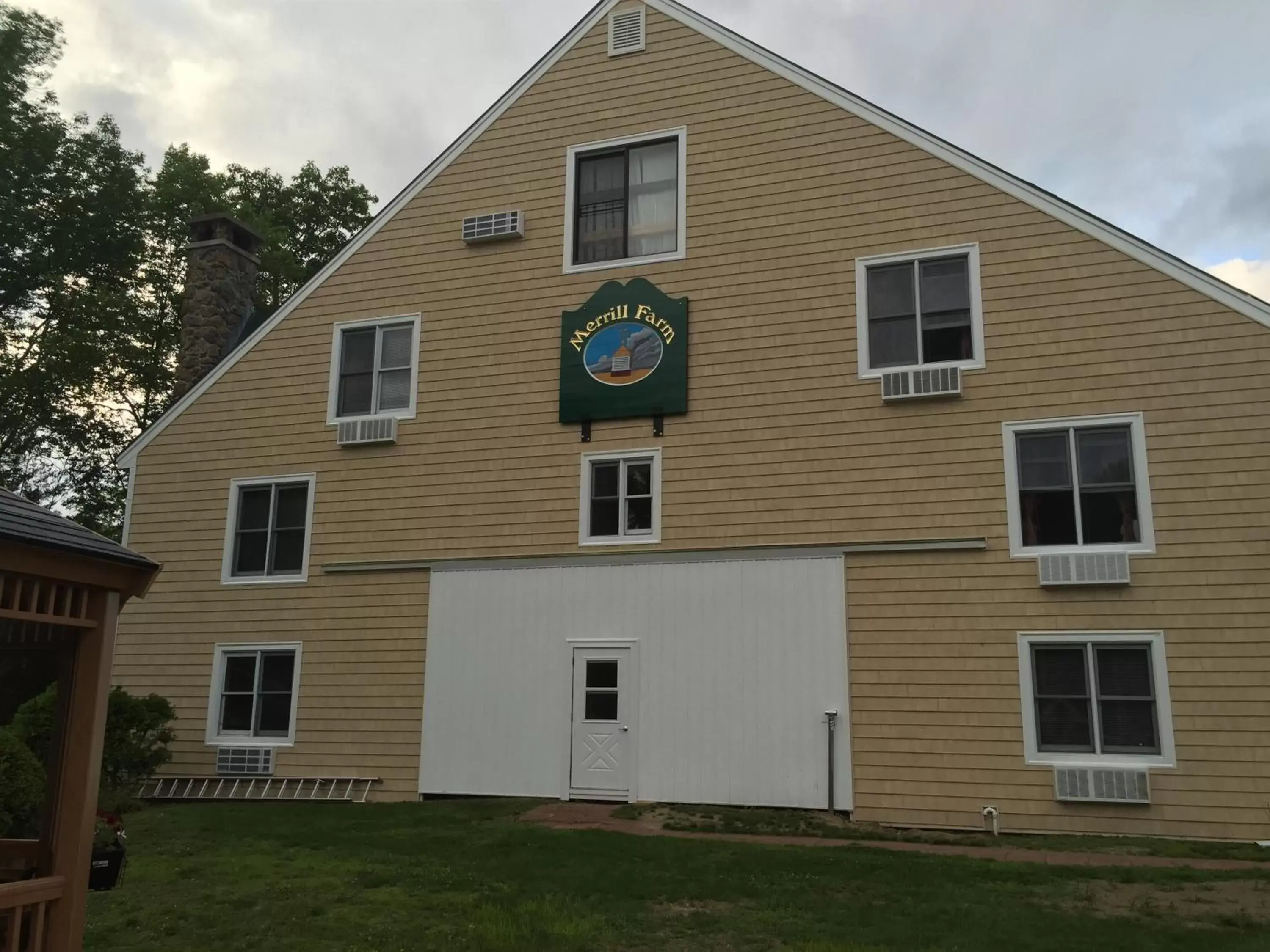 Facade/entrance, Property Building in Merrill Farm Inn