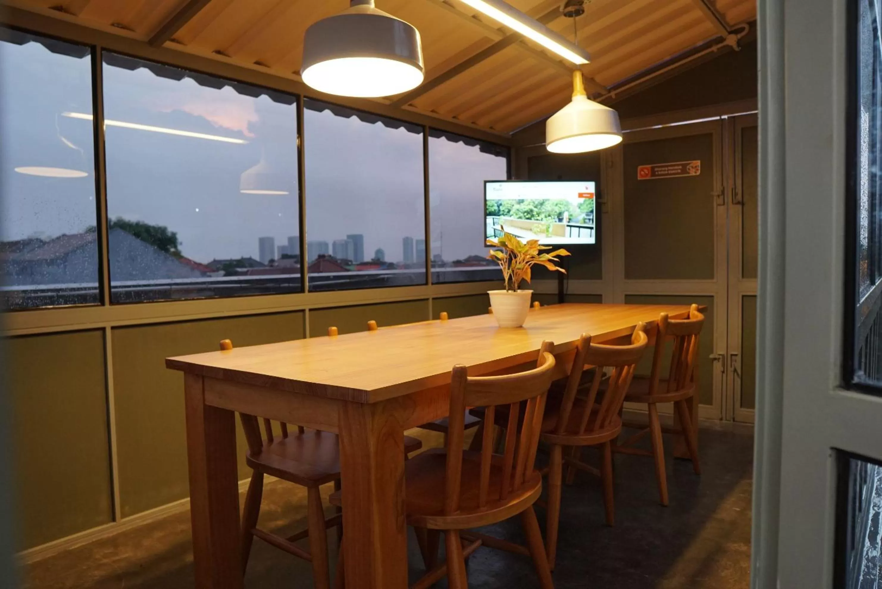 Dining area in Tuju Abuserin Syariah