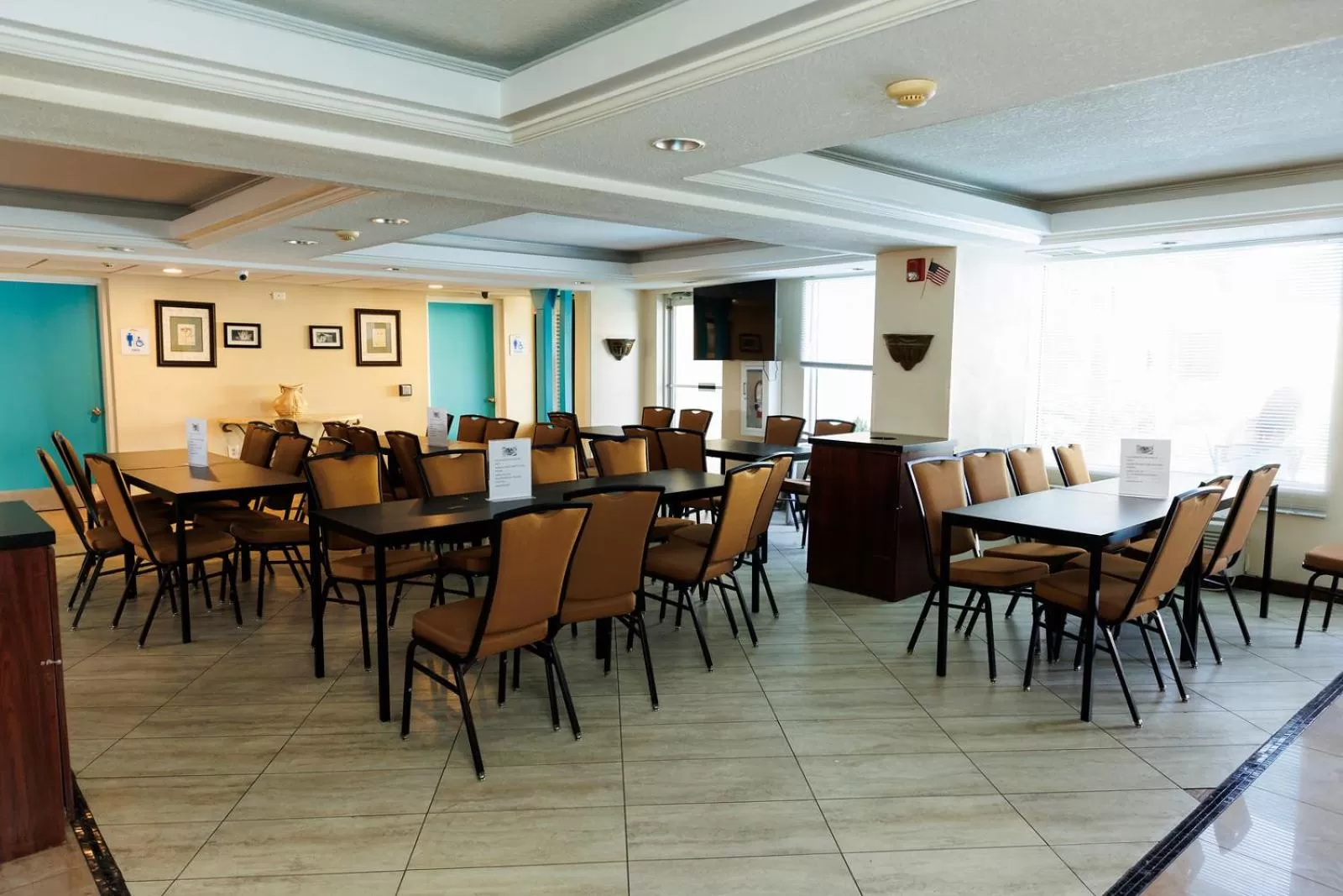 Restaurant/places to eat in Garnet Inn & Suites, Orlando