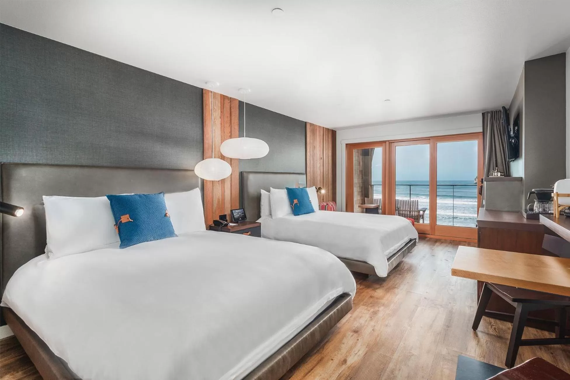 Bed in Headlands Coastal Lodge & Spa